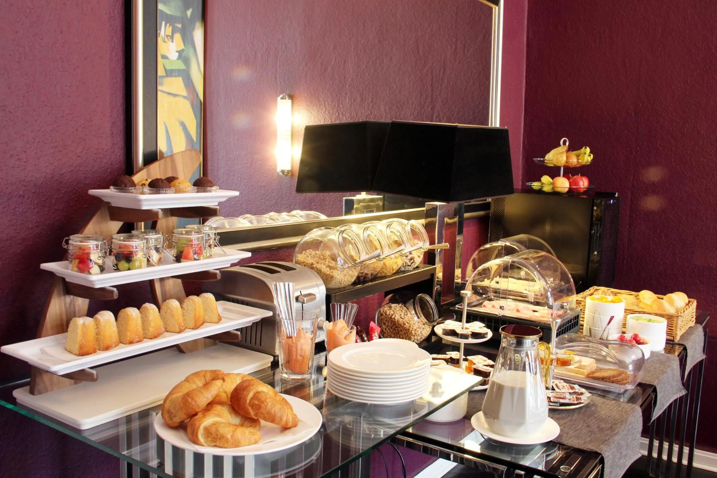 Buffet breakfast in ArtHotel Connection