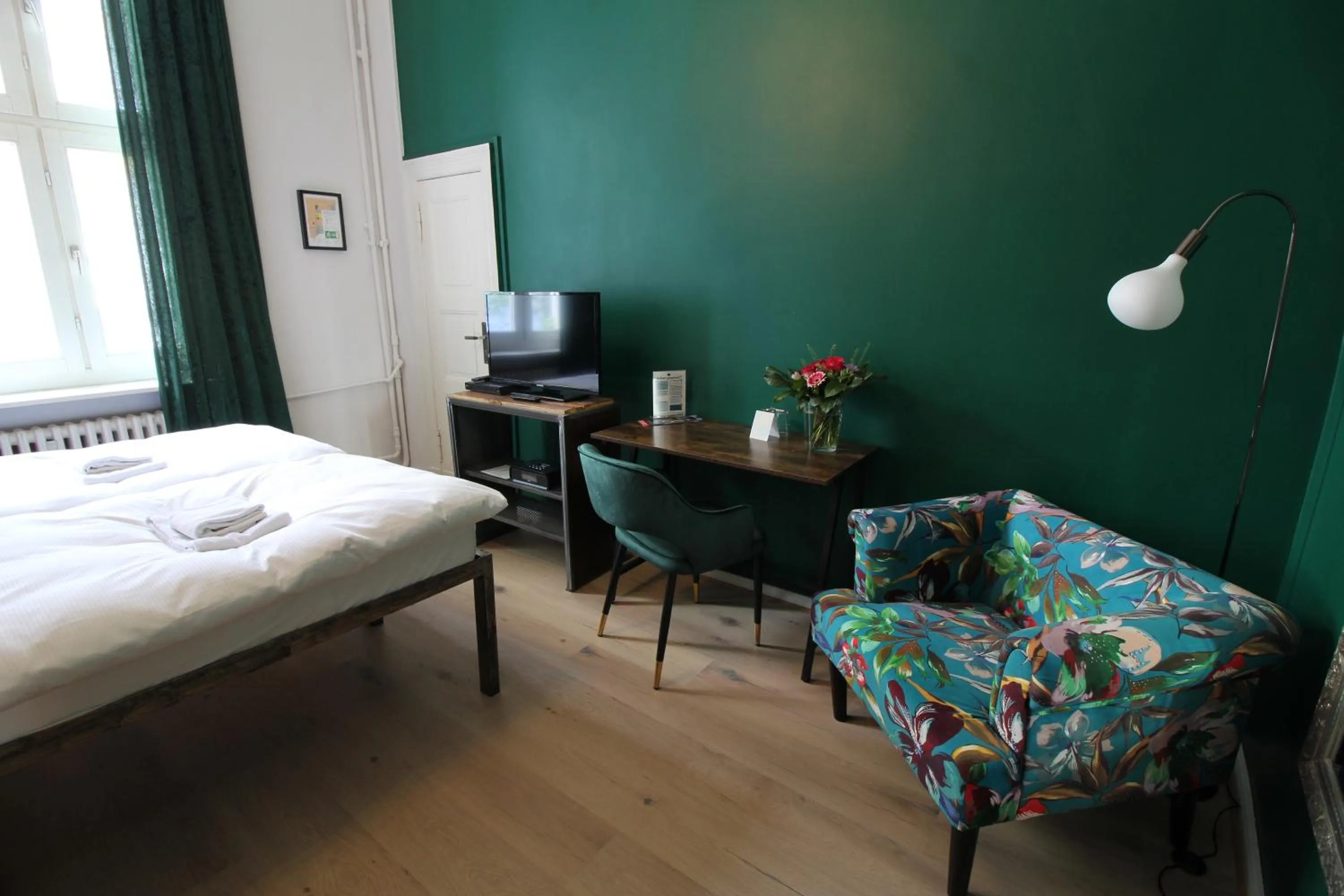 Photo of the whole room, Bed in ArtHotel Connection