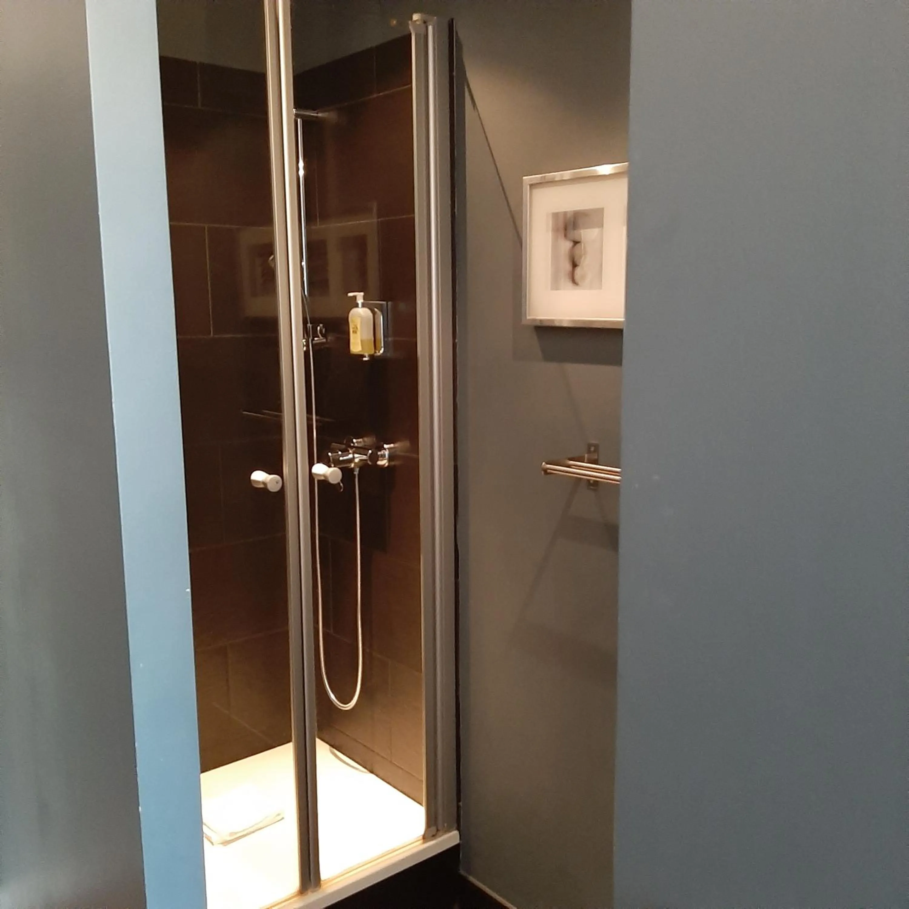 Bathroom in ArtHotel Connection