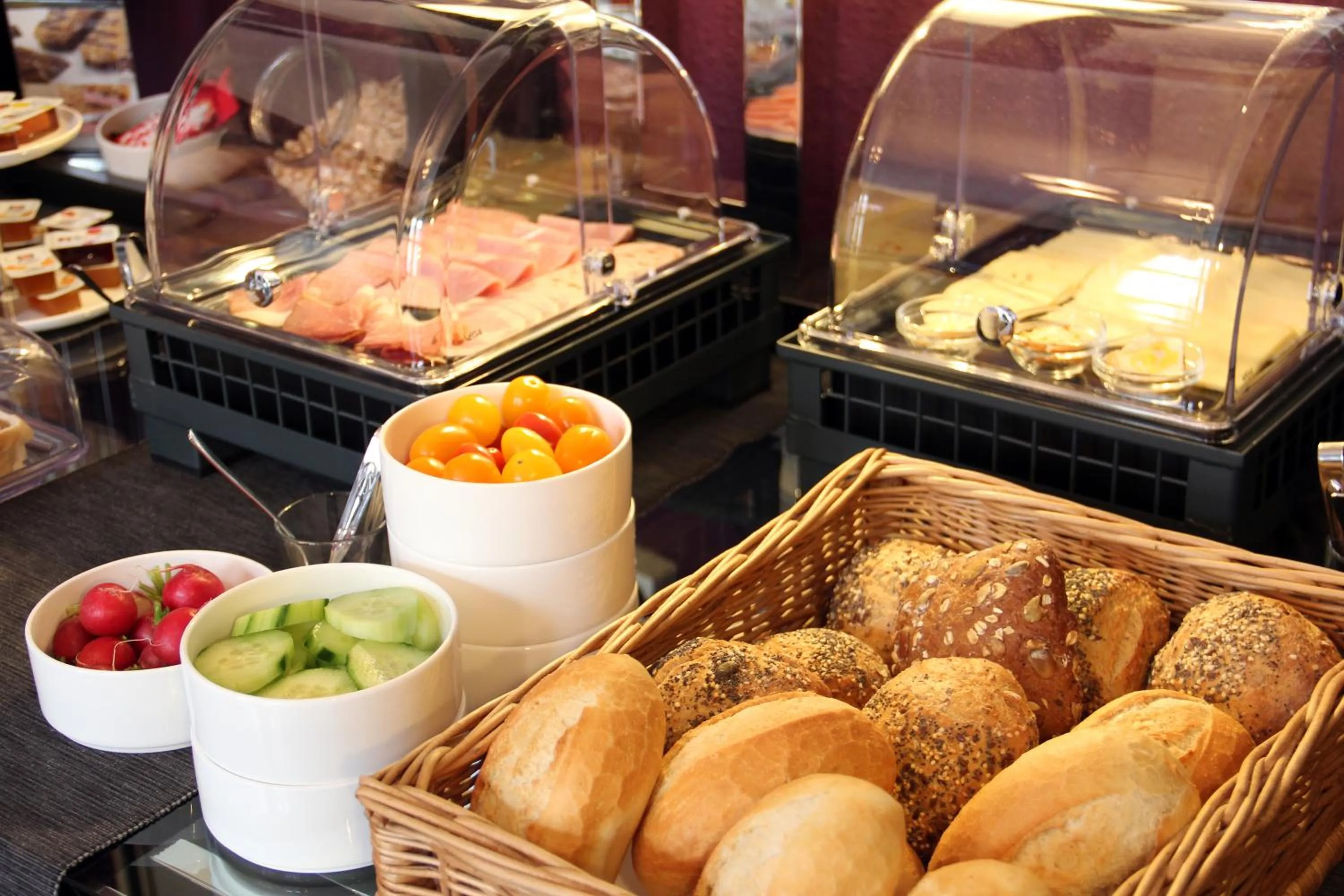 Buffet breakfast in ArtHotel Connection