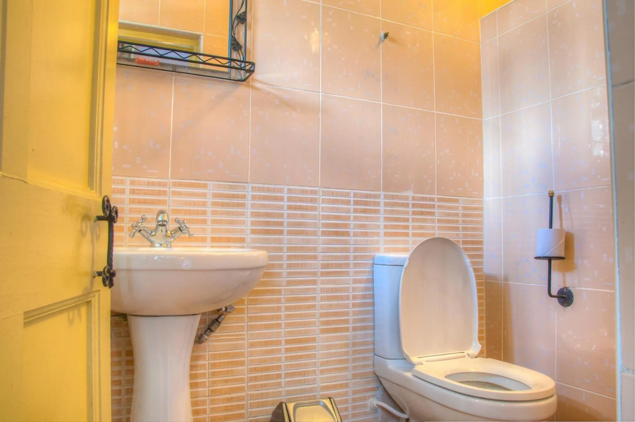 Shower in Kahama Hotel Nairobi