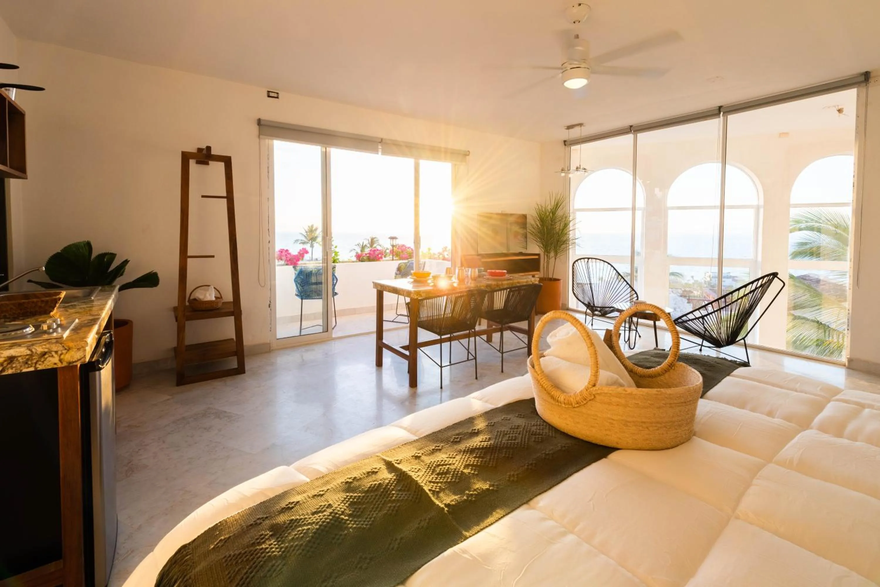 Photo of the whole room in La Casa Blanca