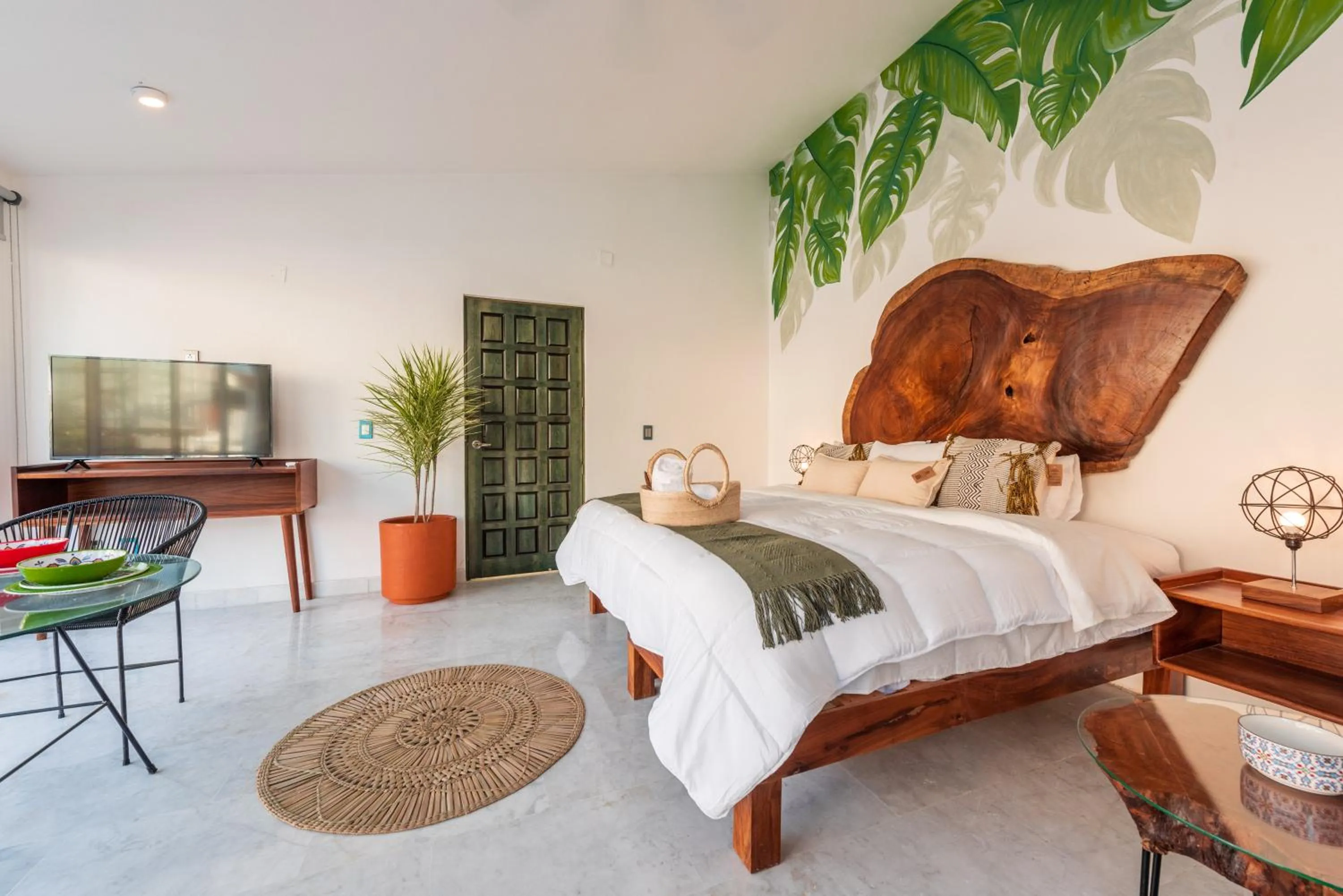 Photo of the whole room, Bed in La Casa Blanca