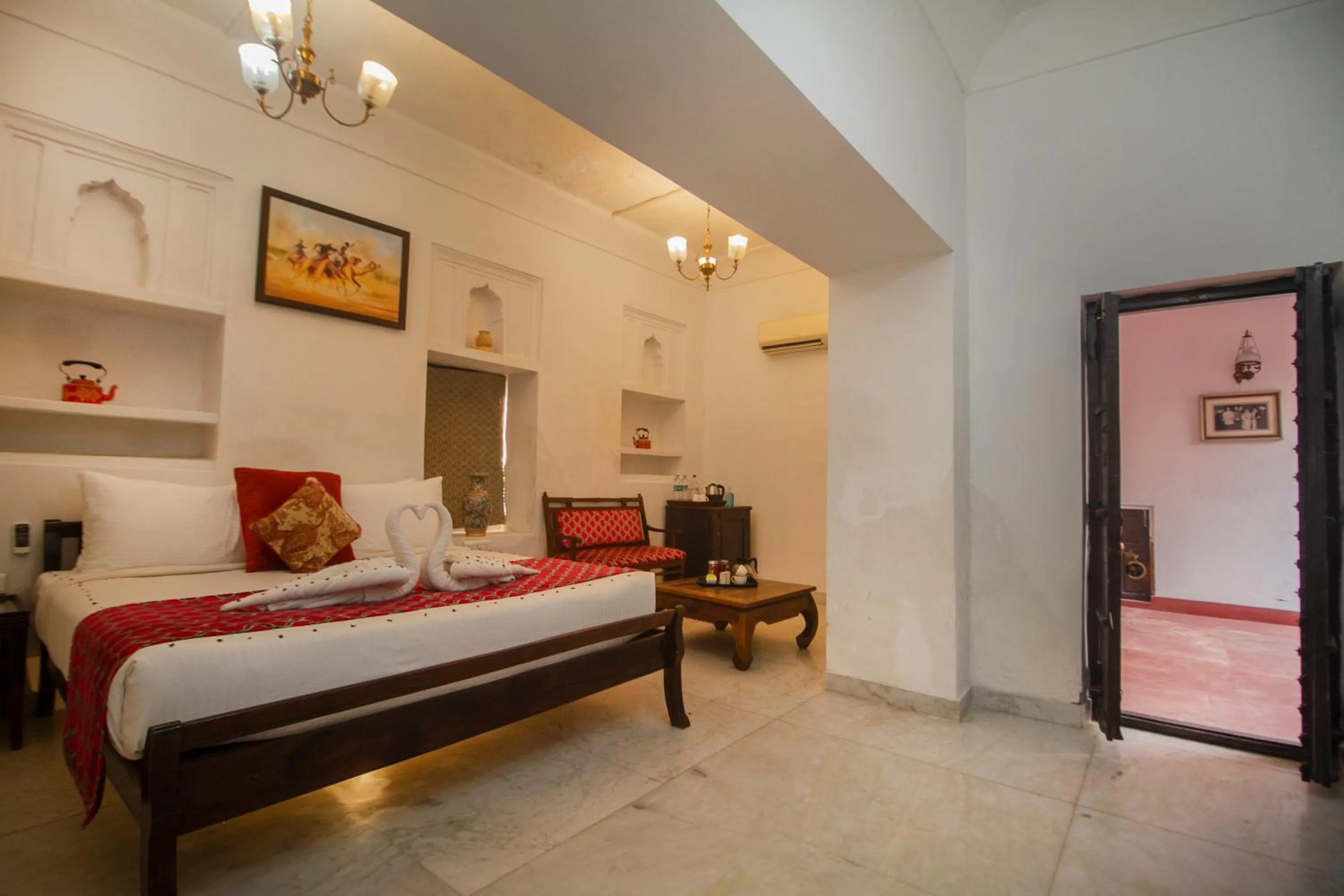 Bed in Amritara Chandra Mahal Haveli, Bharatpur