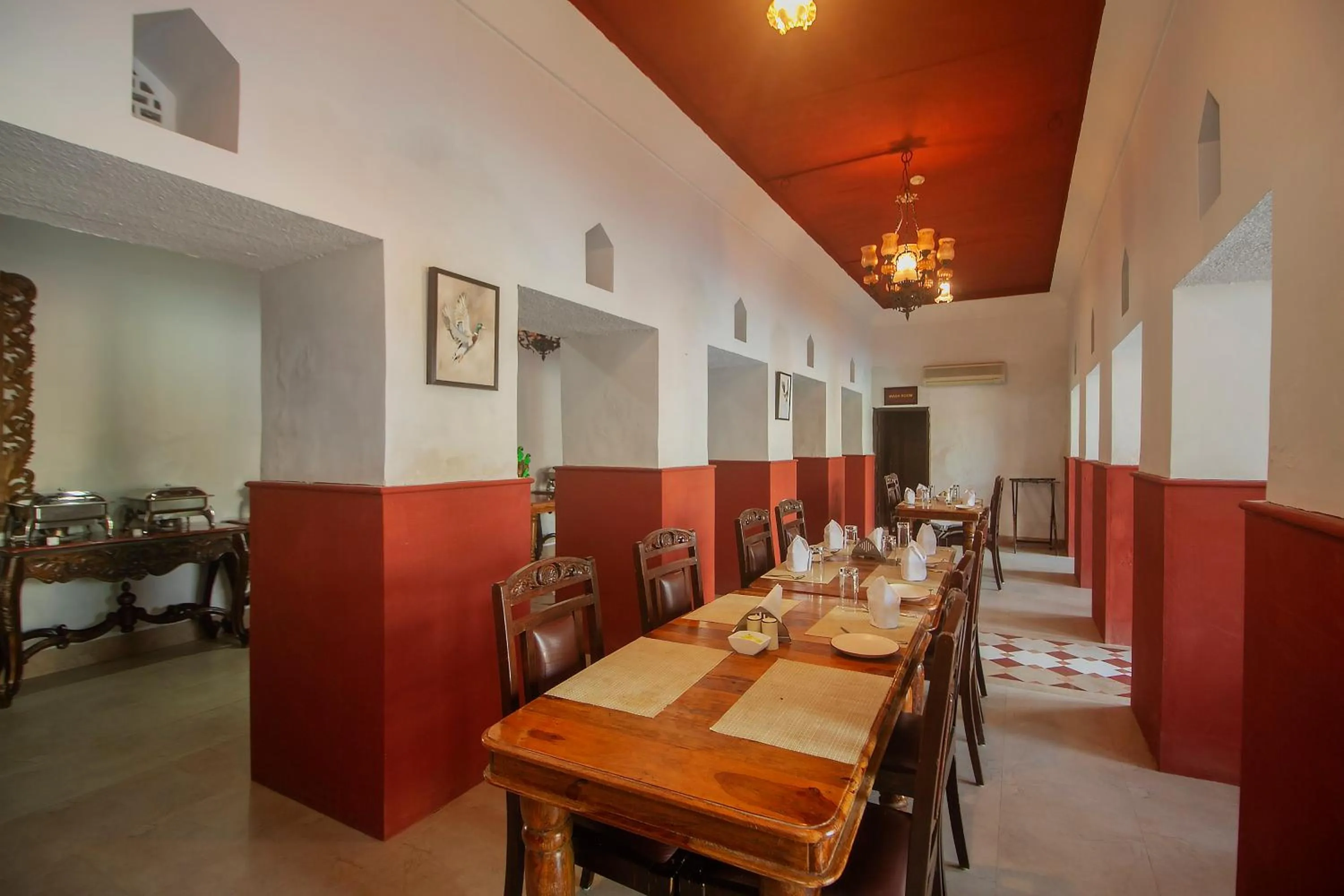 Restaurant/places to eat in Amritara Chandra Mahal Haveli, Bharatpur