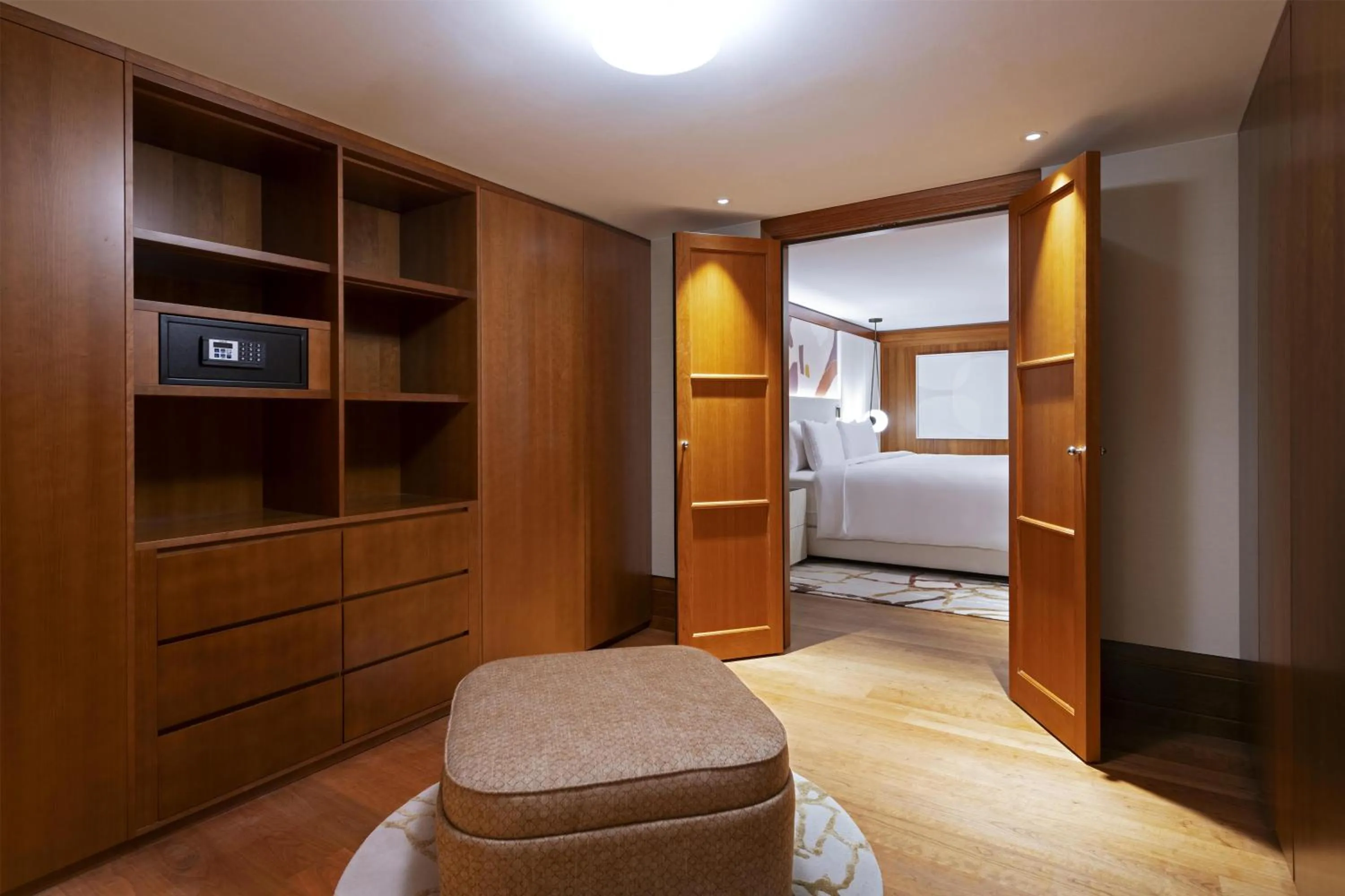 Bedroom, Bed in Conrad Hamburg