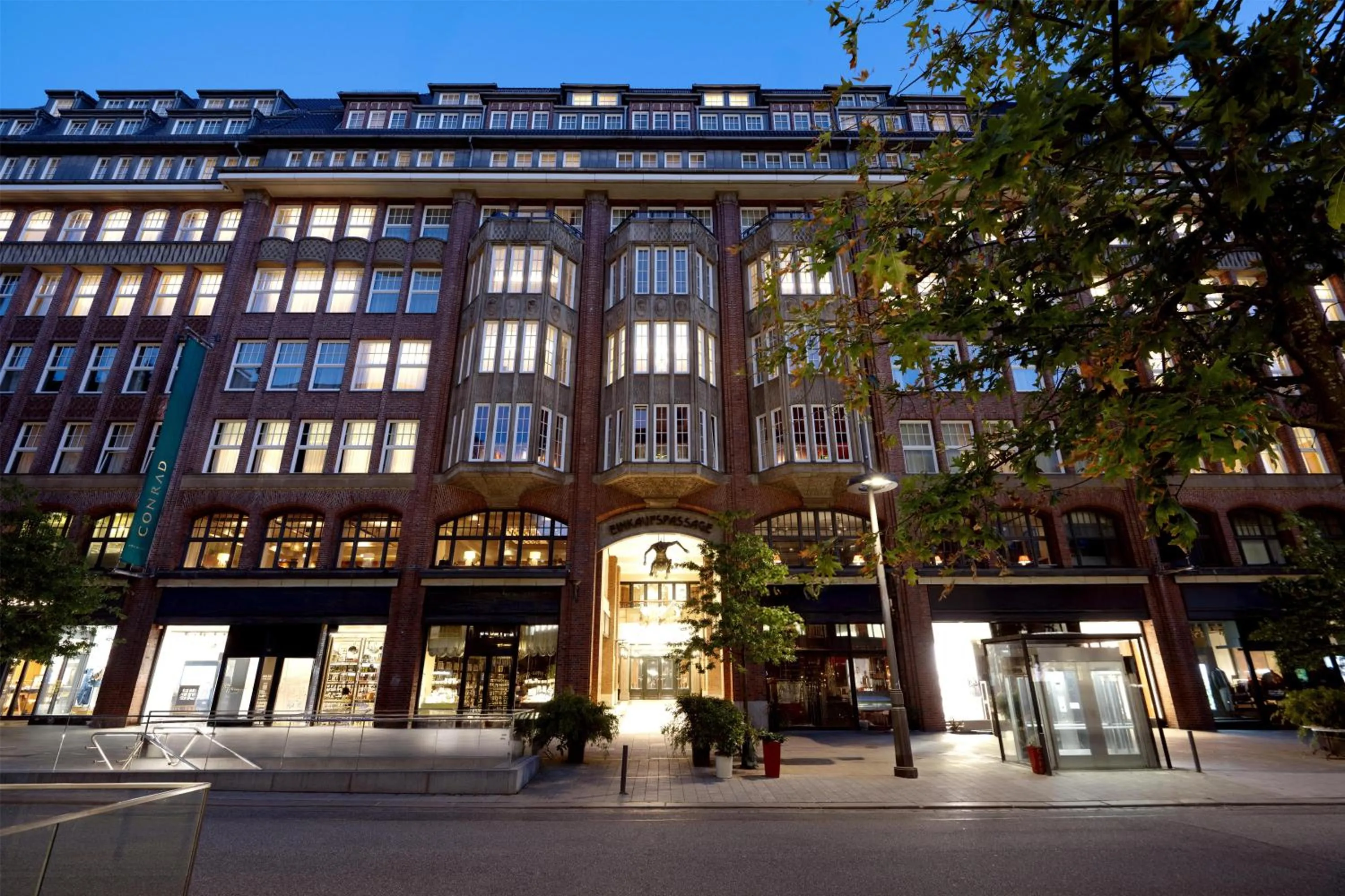 Property building in Conrad Hamburg