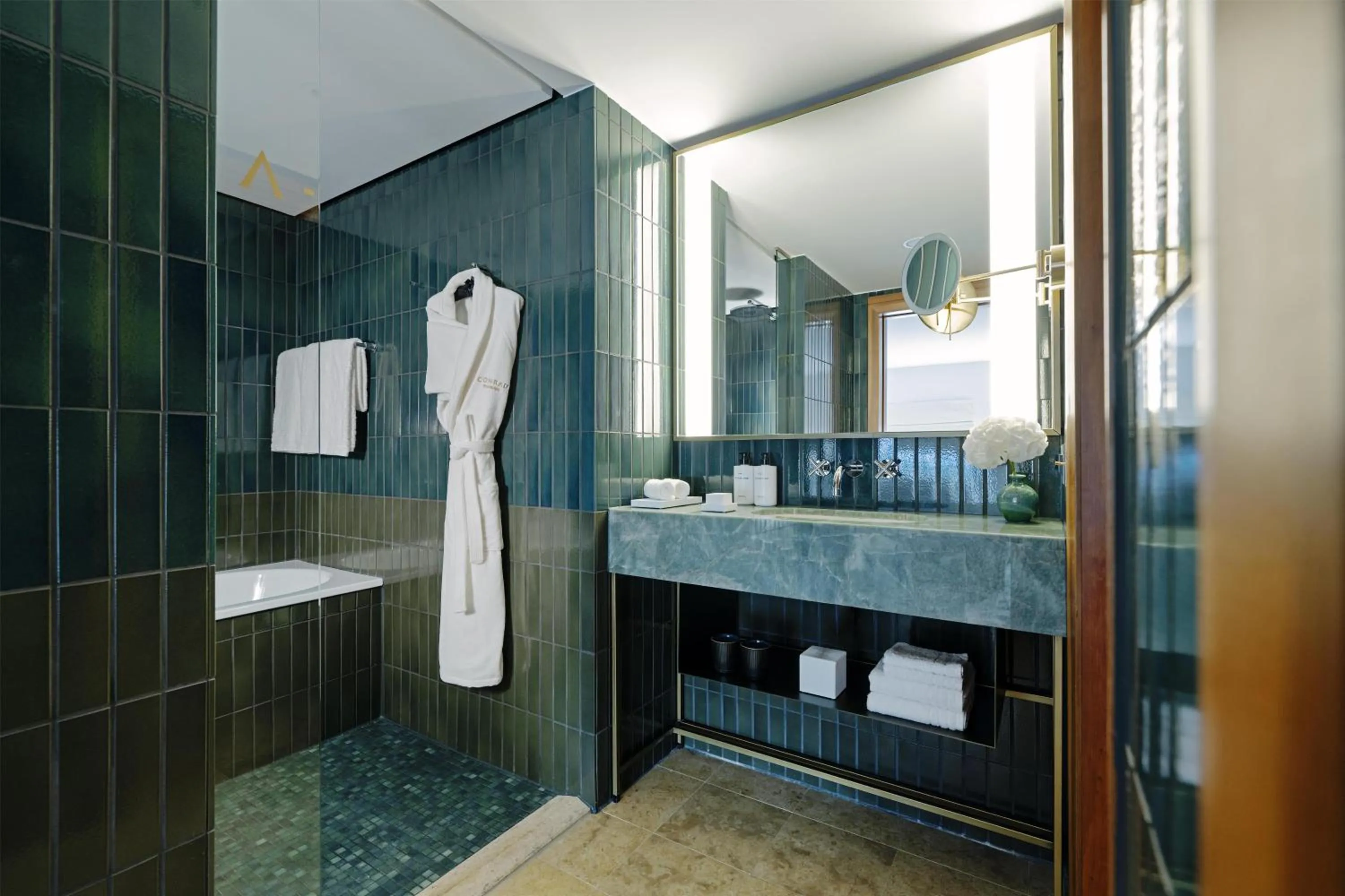 Bathroom in Conrad Hamburg