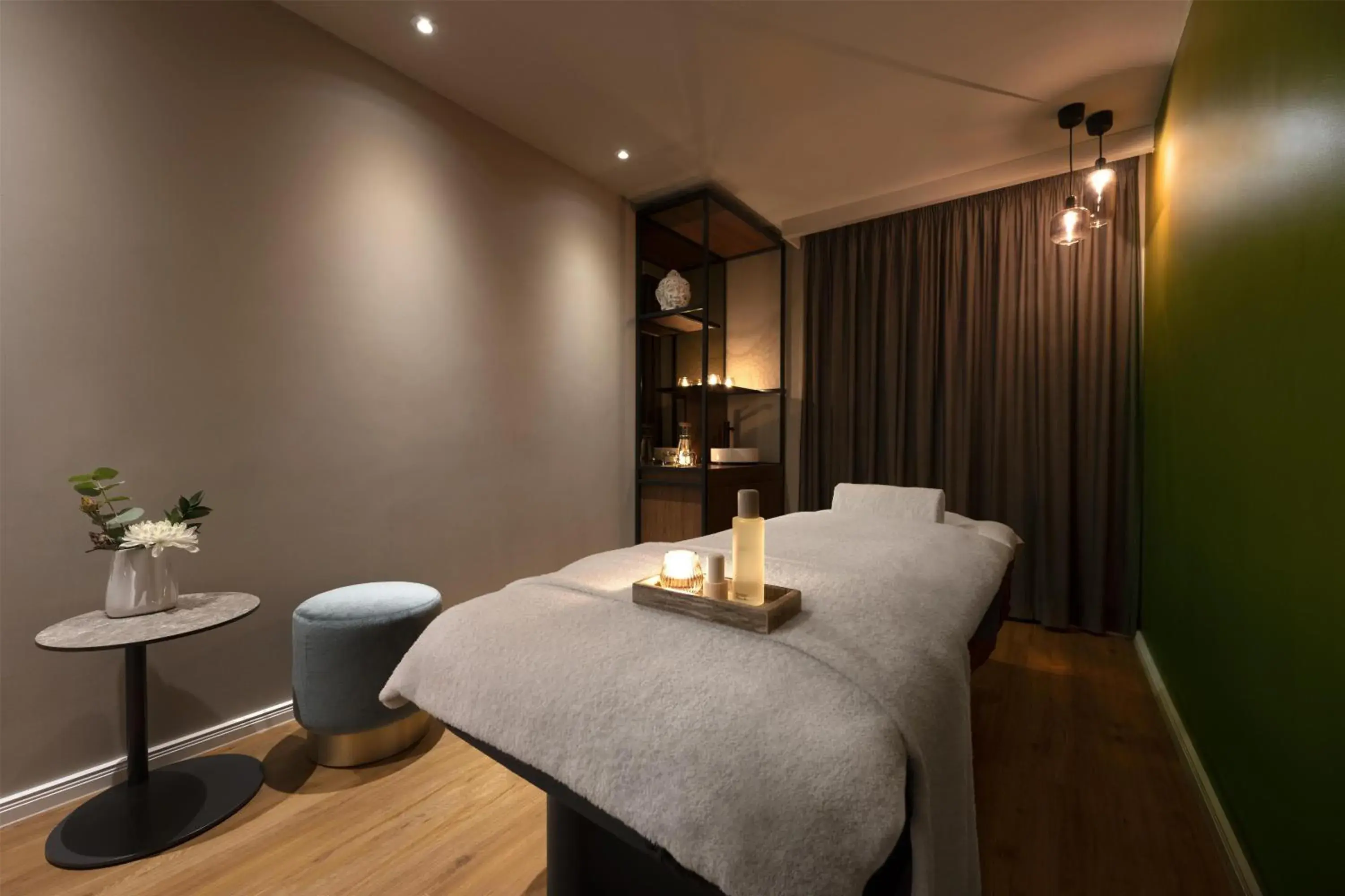 Spa and wellness centre/facilities, Bed in Conrad Hamburg Spa and wellness centre/facilities, Bed in Conrad Hamburg