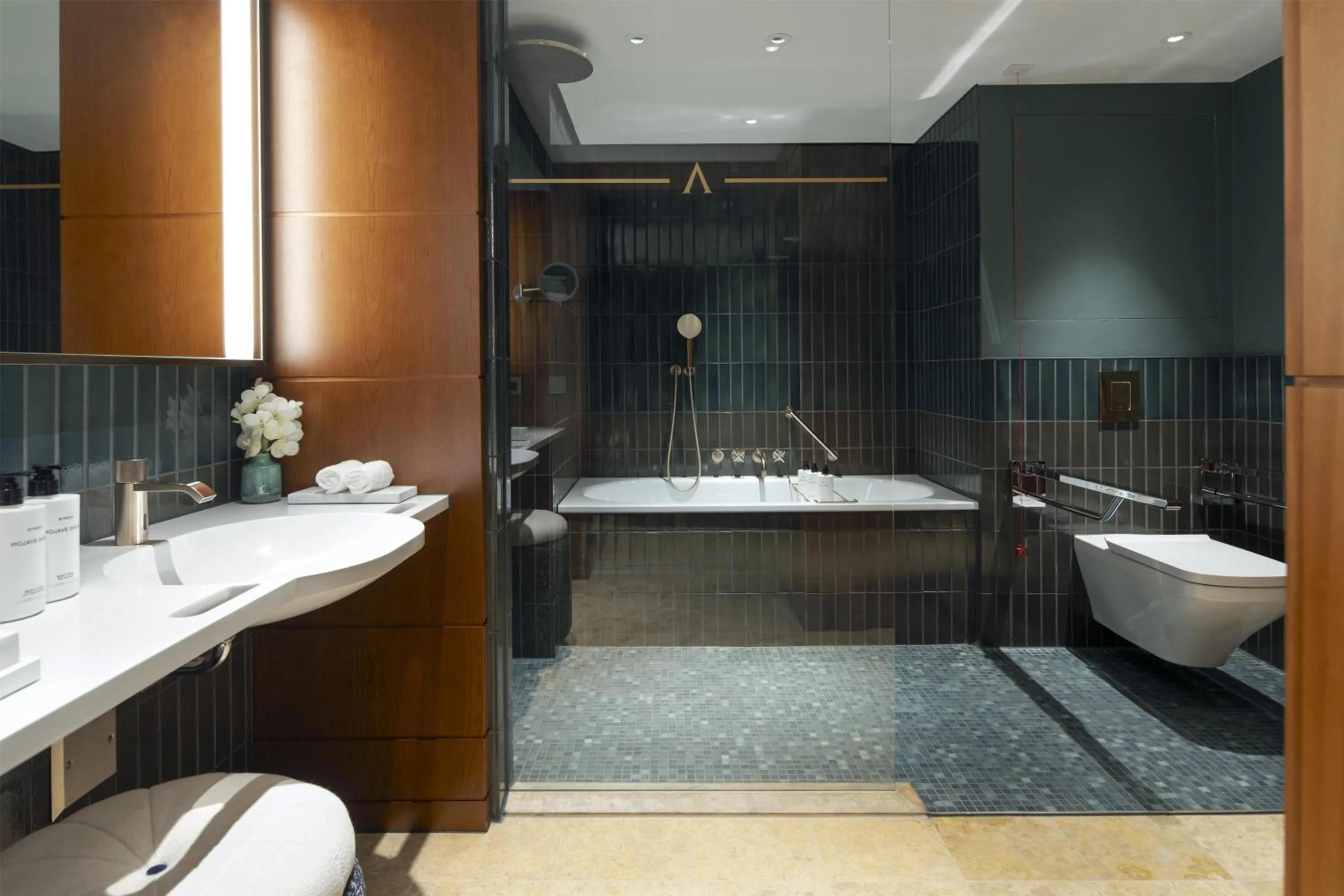 Bathroom in Conrad Hamburg