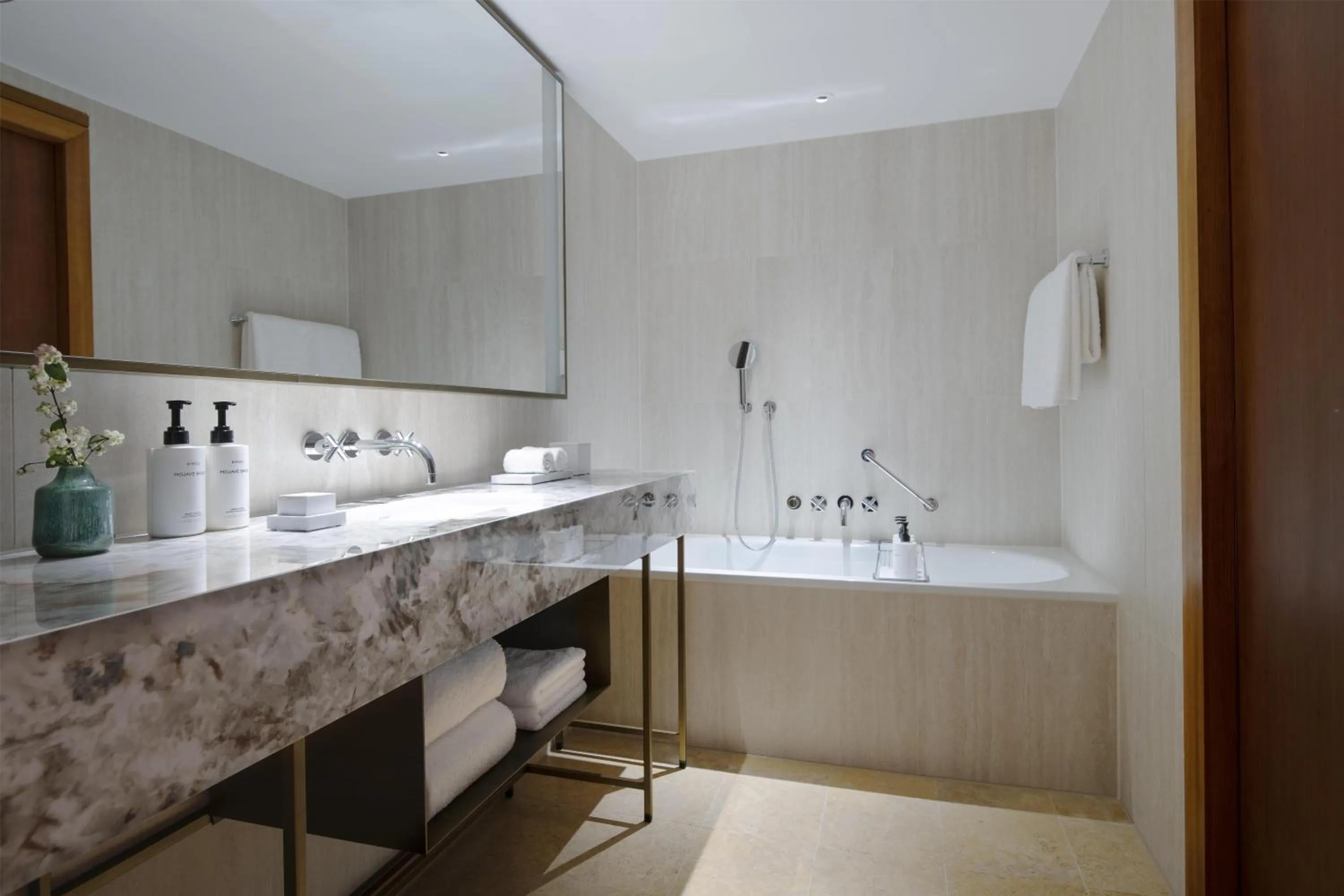 Bathroom in Conrad Hamburg