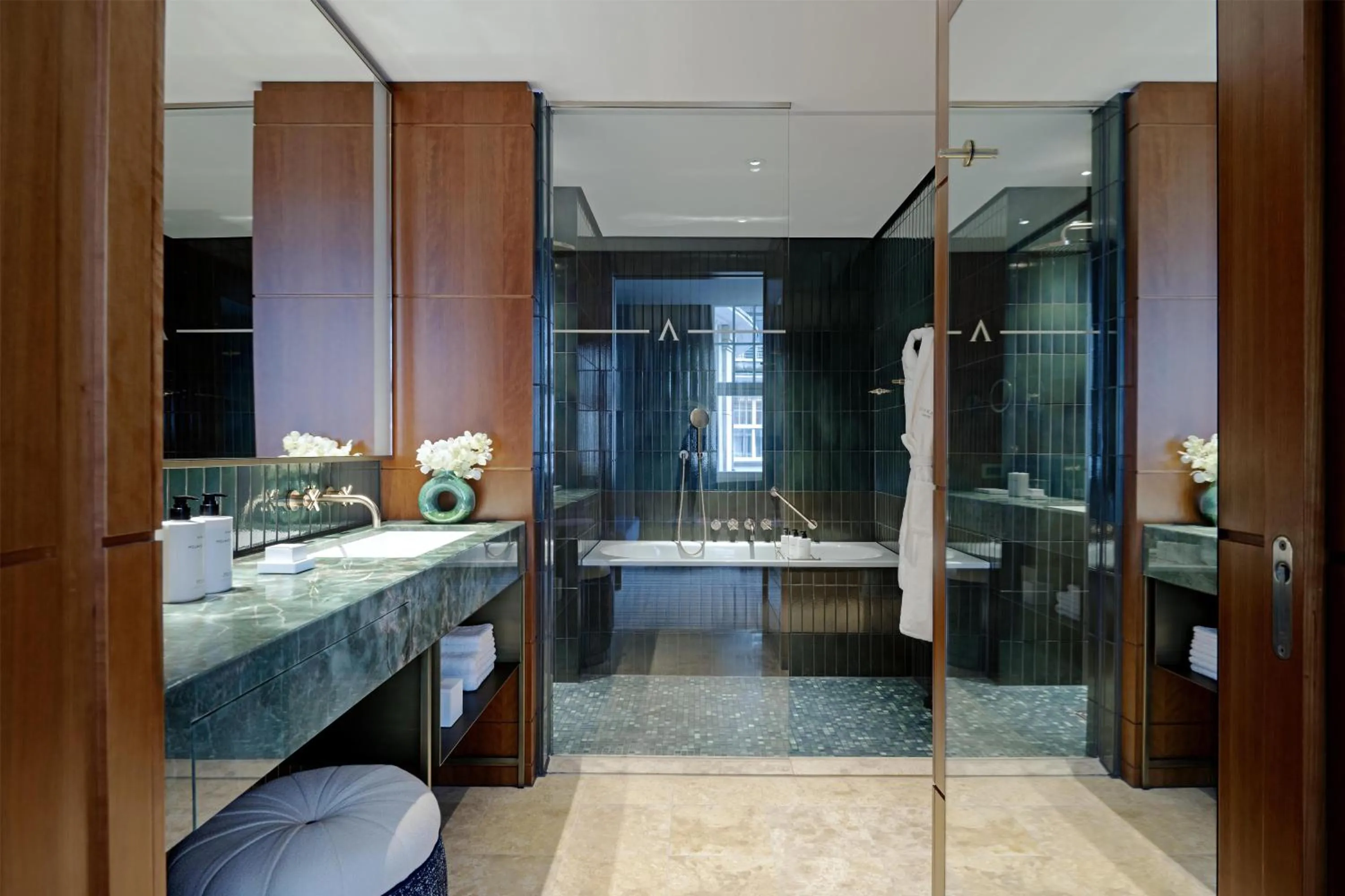 Bathroom in Conrad Hamburg