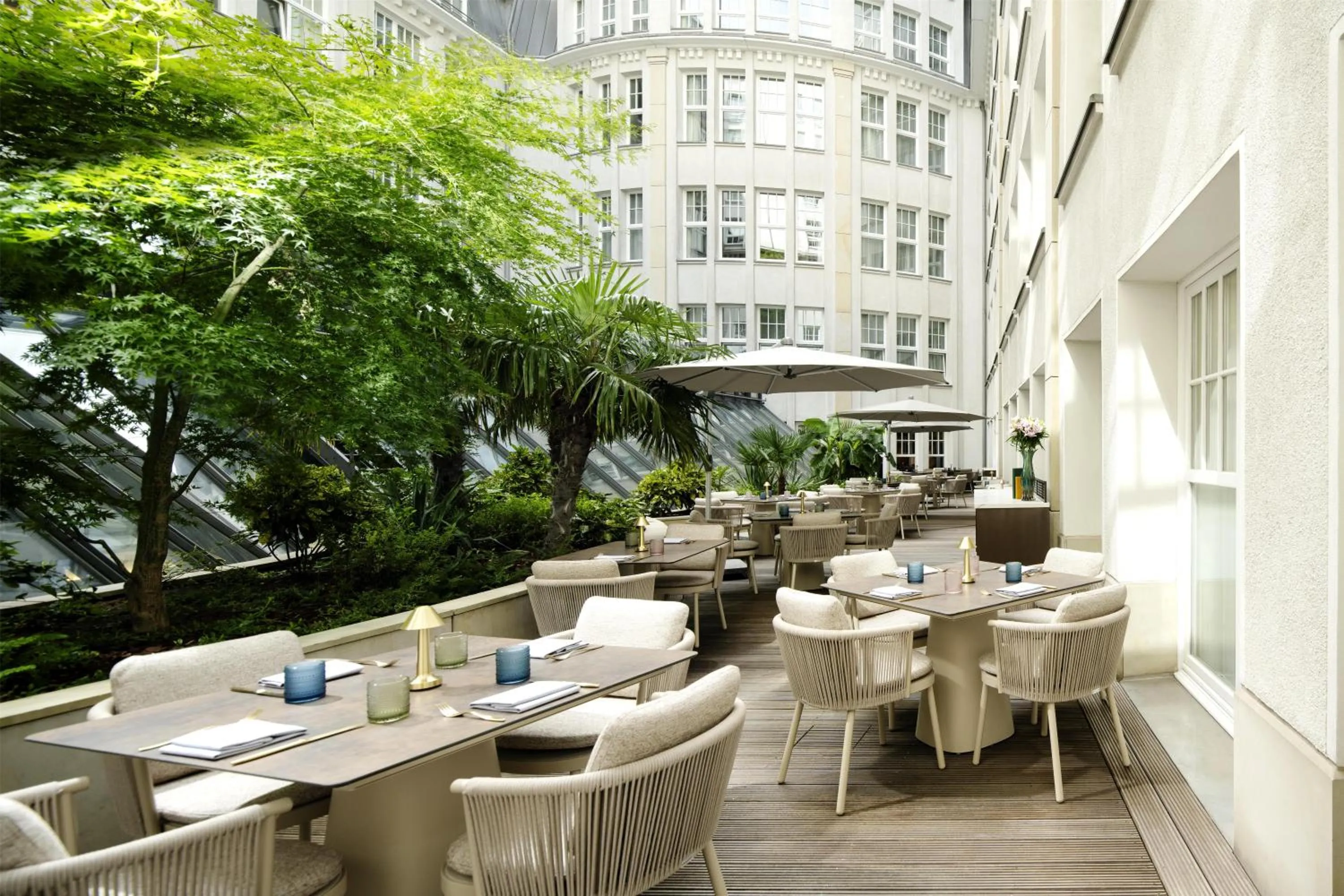 Restaurant/places to eat in Conrad Hamburg