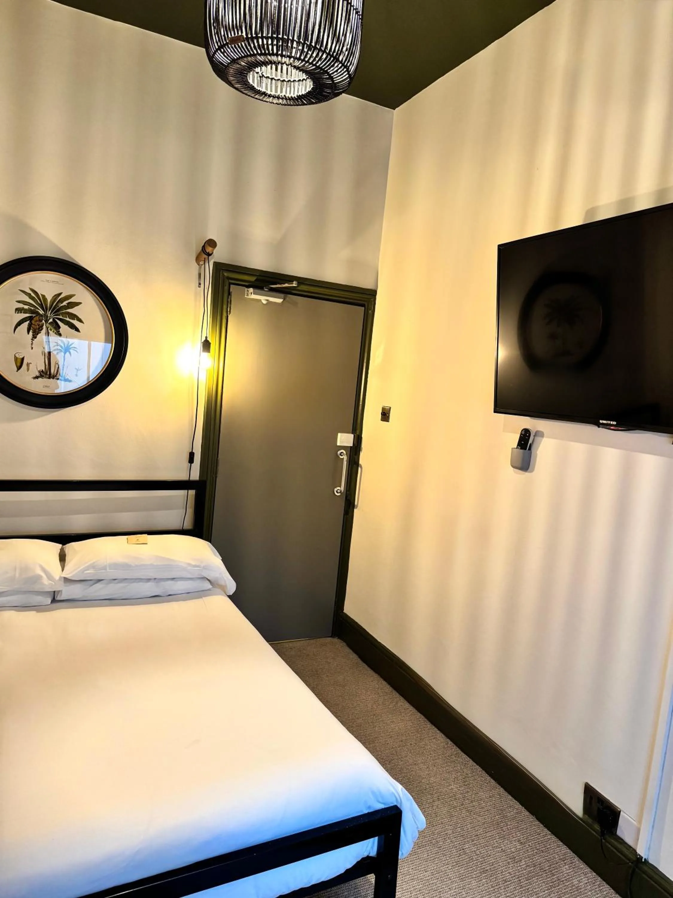 Small Double Room with Shared Shower Room  in Piccadilly Central