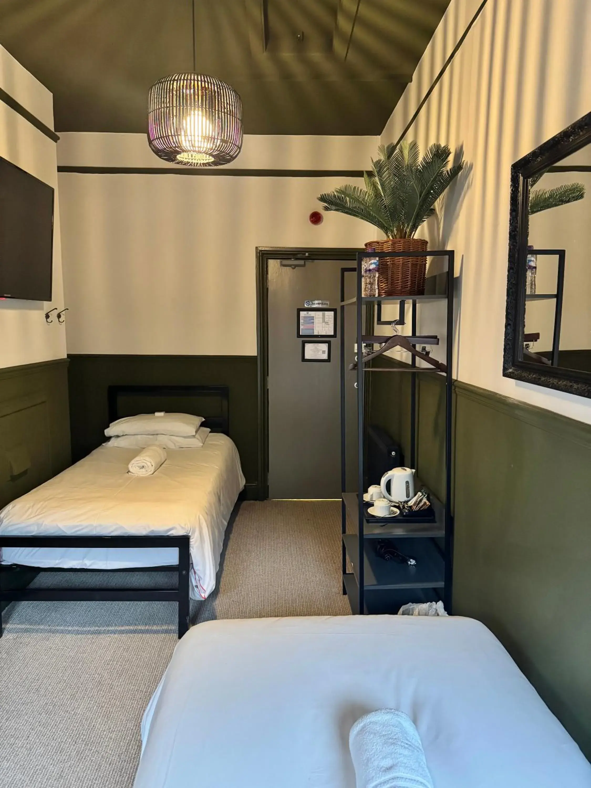 Standard Twin Room with ensuite in Piccadilly Central Standard Twin Room with ensuite in Piccadilly Central