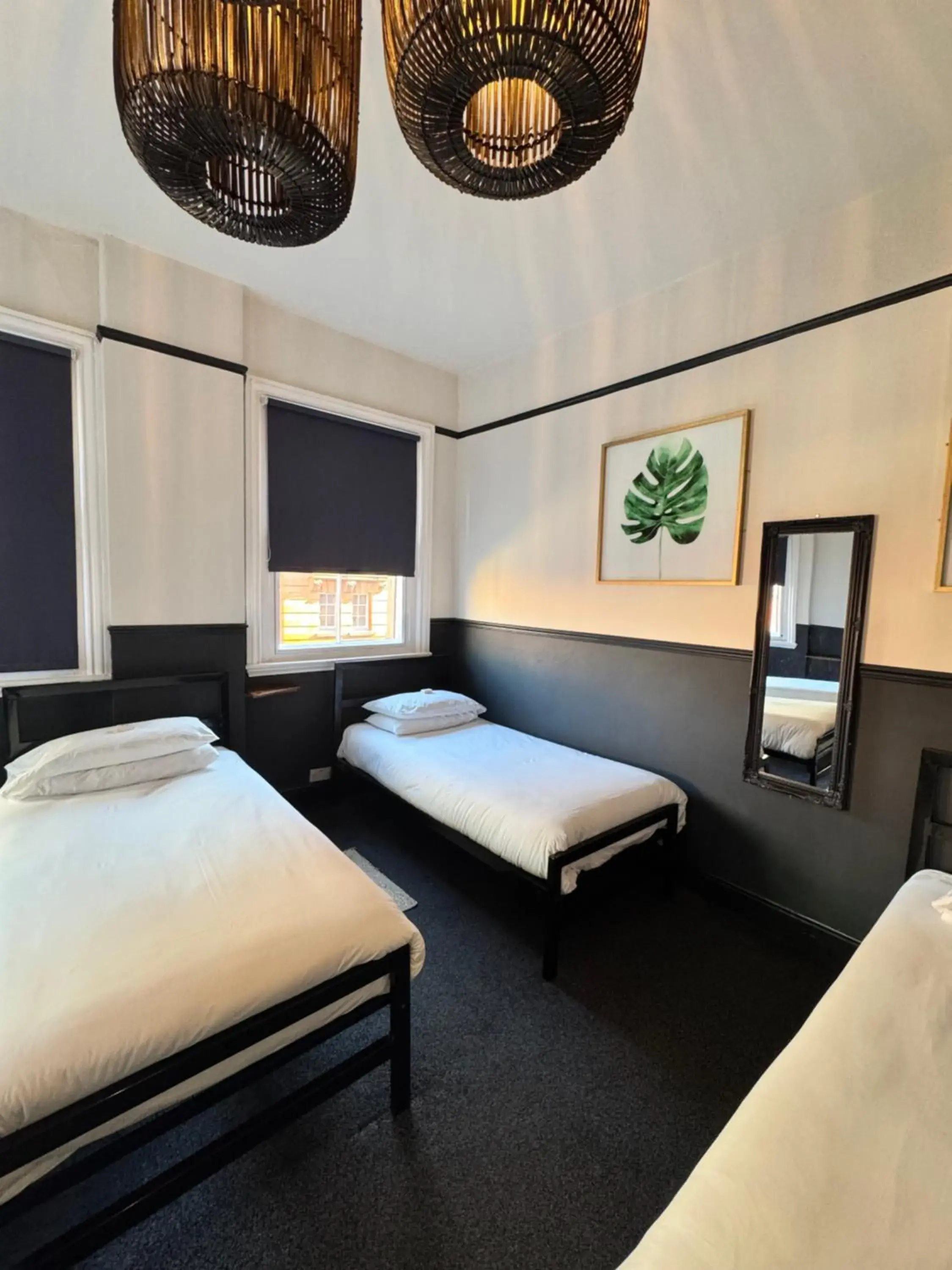 Quadruple En-suite Shower Room in Piccadilly Central Quadruple En-suite Shower Room in Piccadilly Central