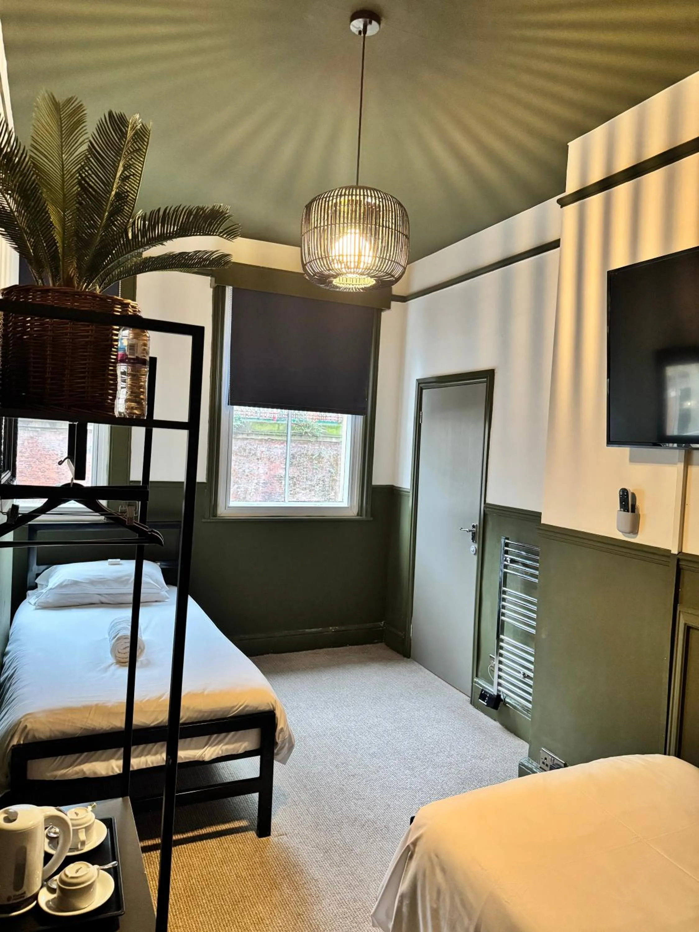 Standard Twin Room with ensuite in Piccadilly Central