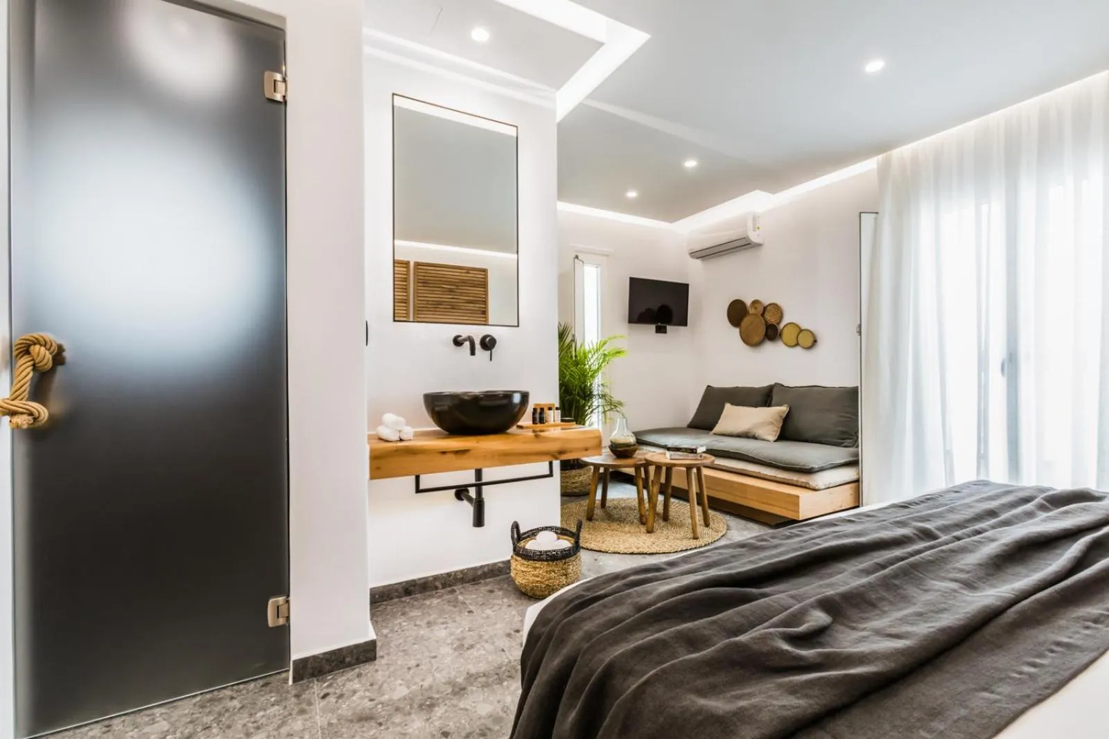 Bed in Naxian Secret