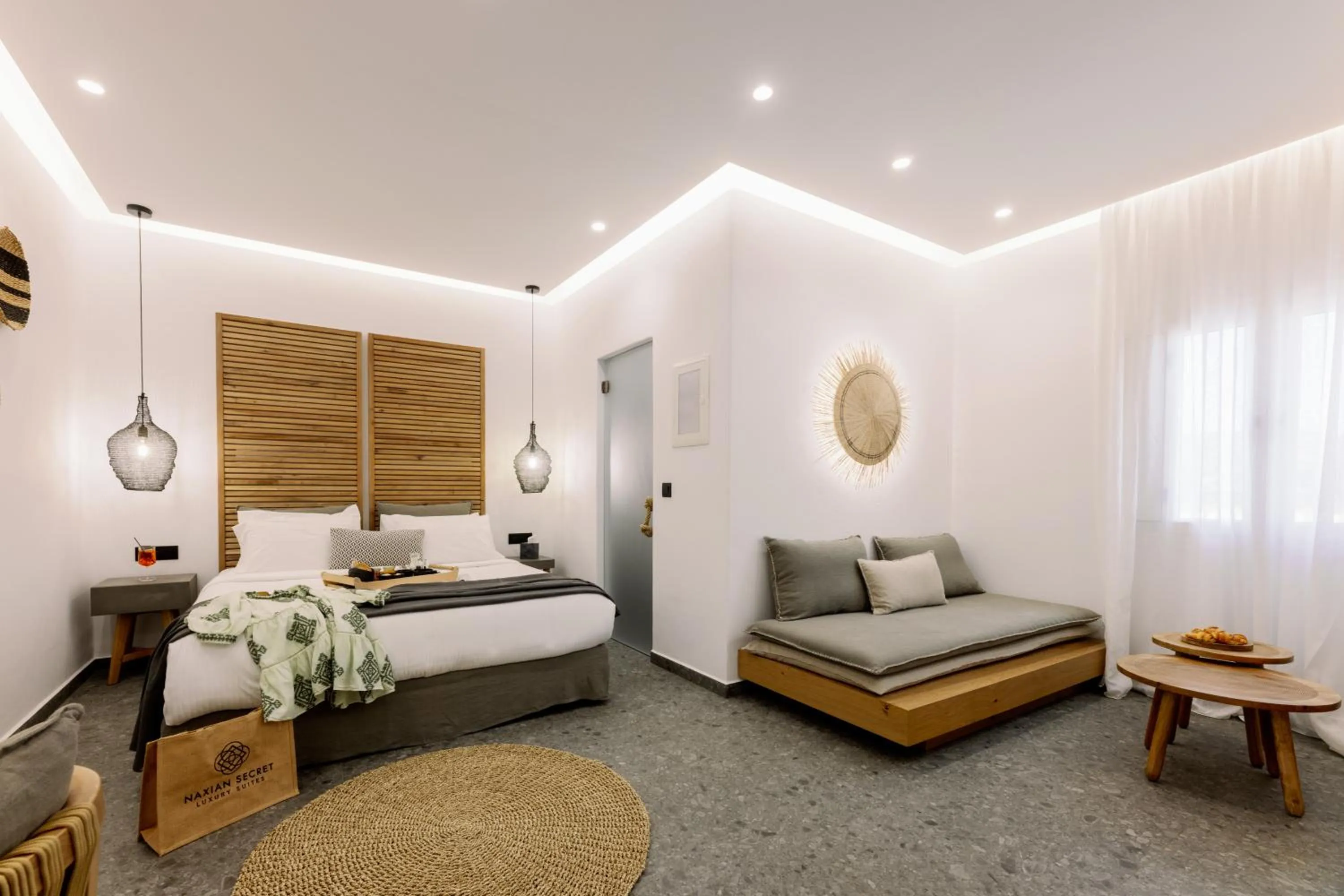 Bed in Naxian Secret