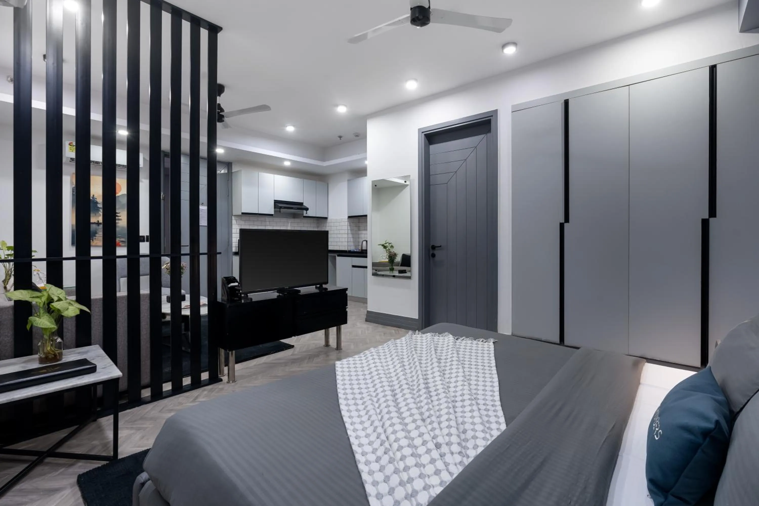 Communal lounge/ TV room in BedChambers Serviced Apartments, MG ROAD