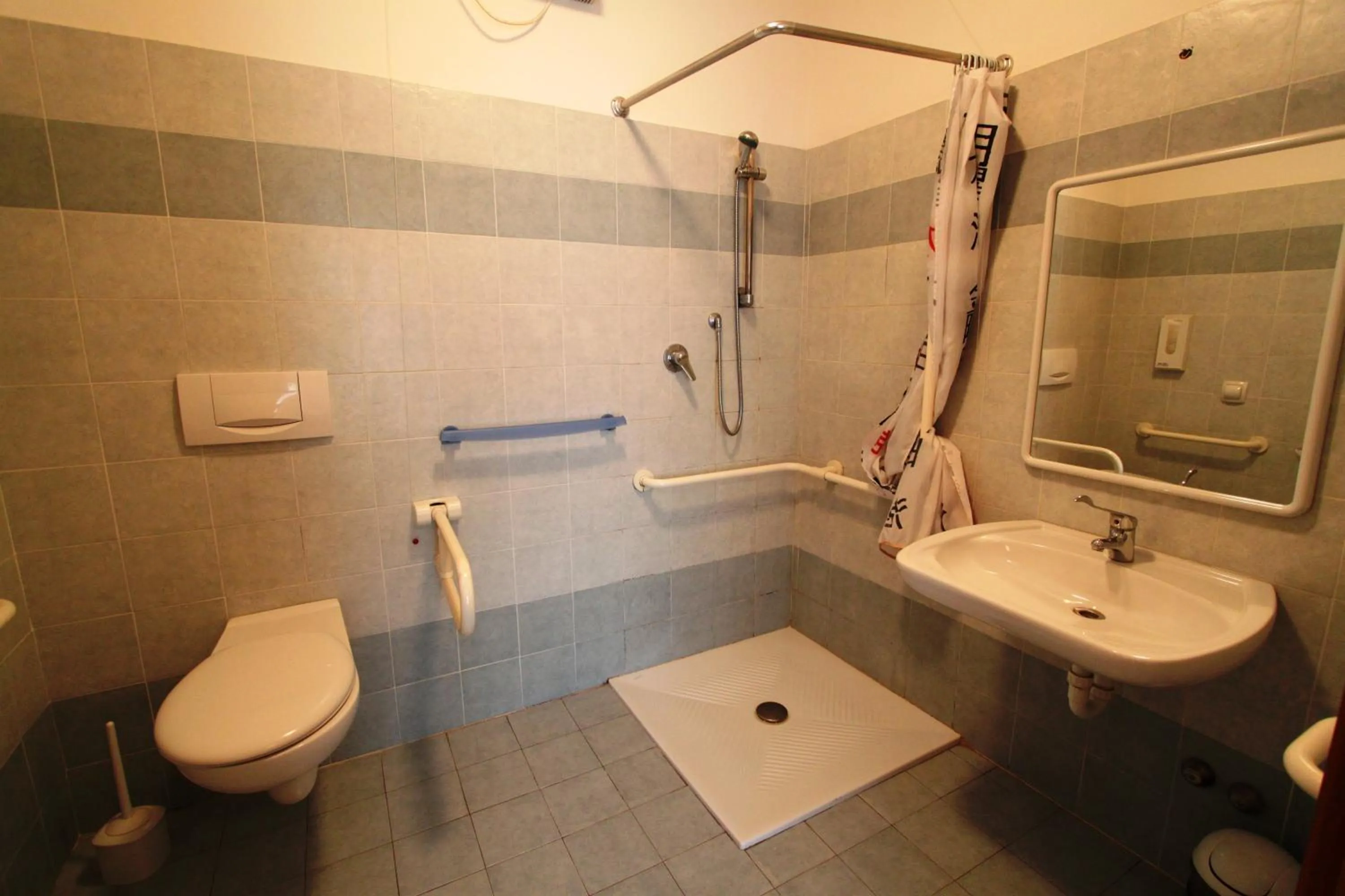 Bathroom in Ostello Città di Rovereto