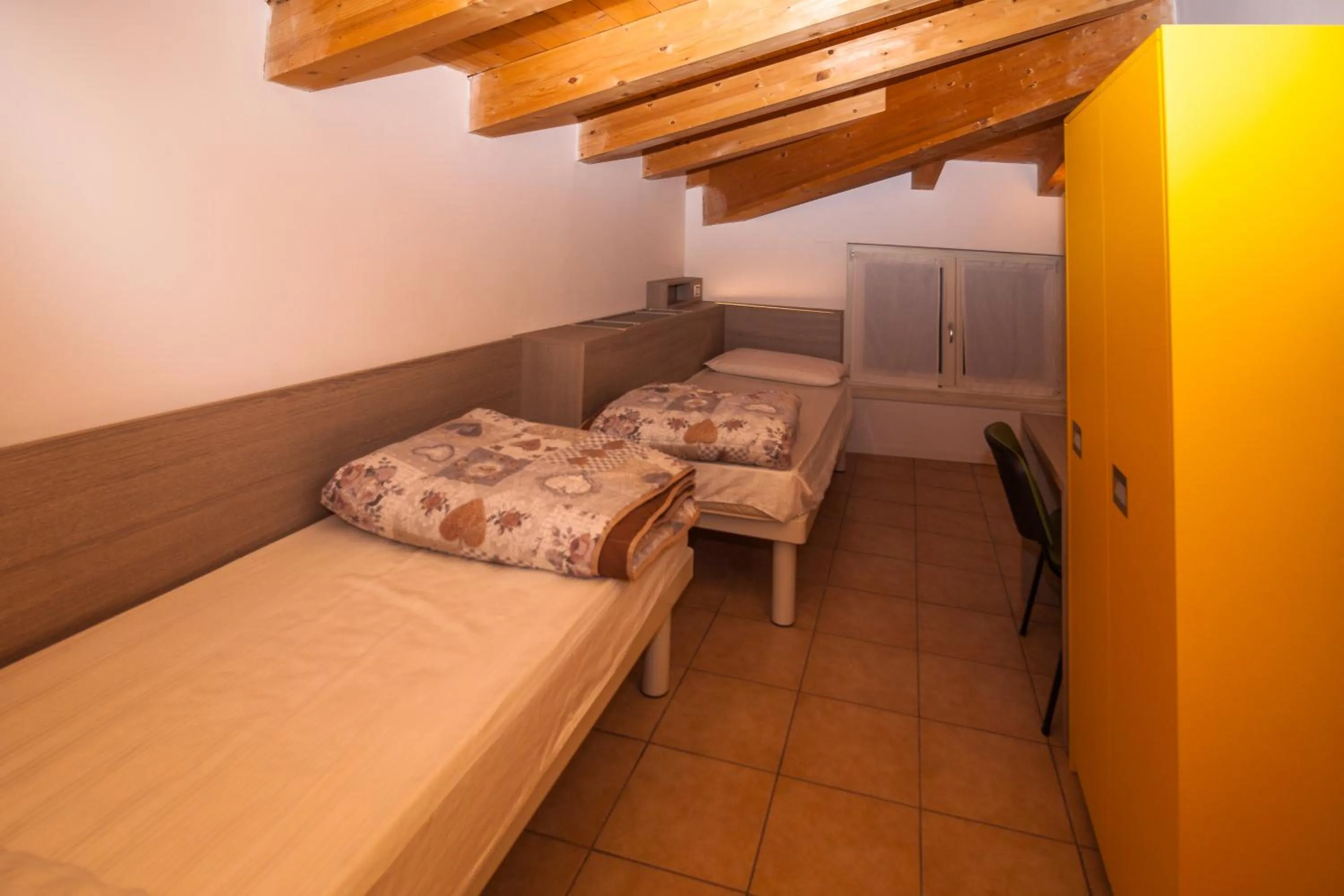 Toilet, Bed in Ostello Città di Rovereto