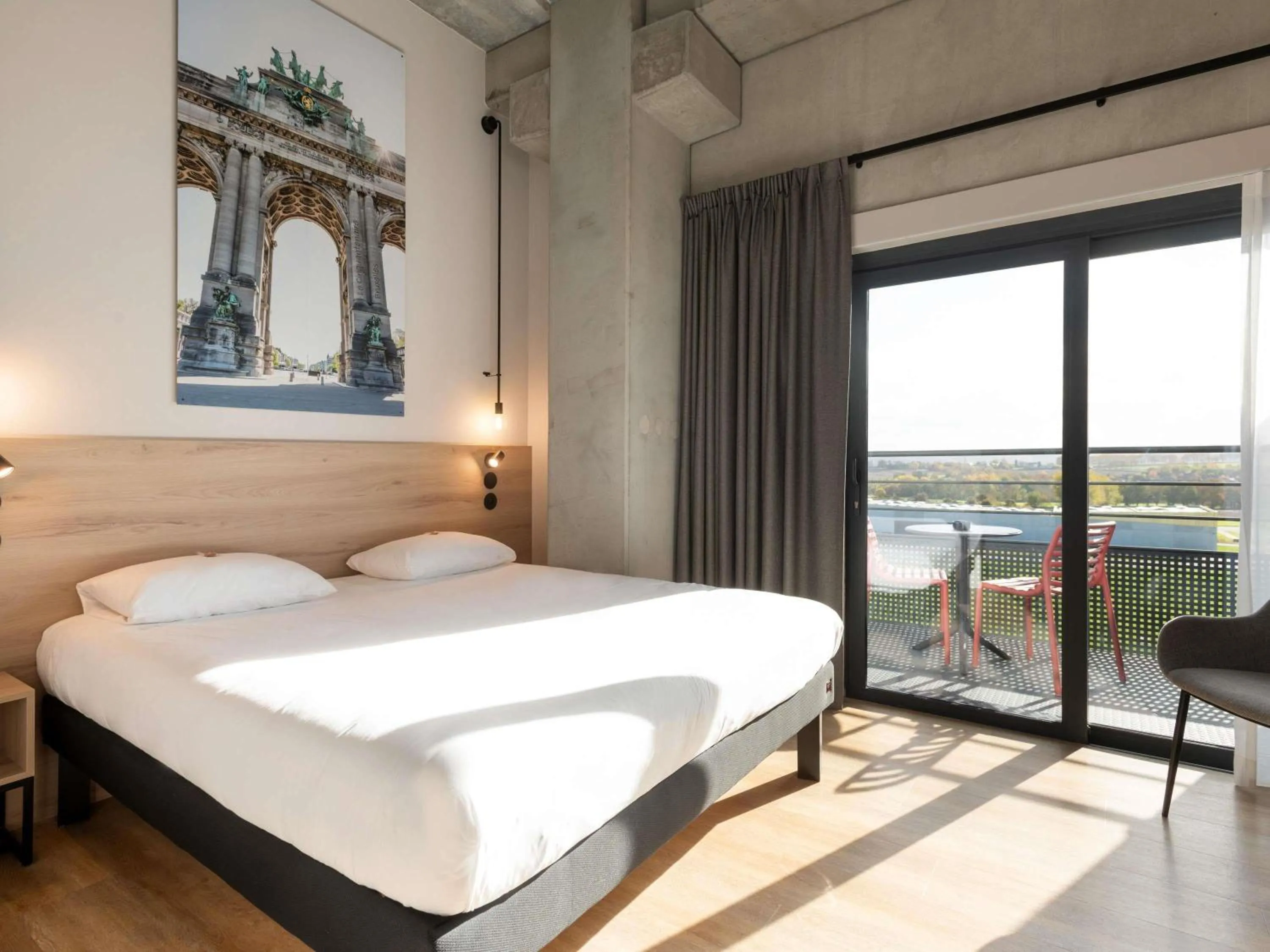 Bedroom, Bed in ibis Styles Namur