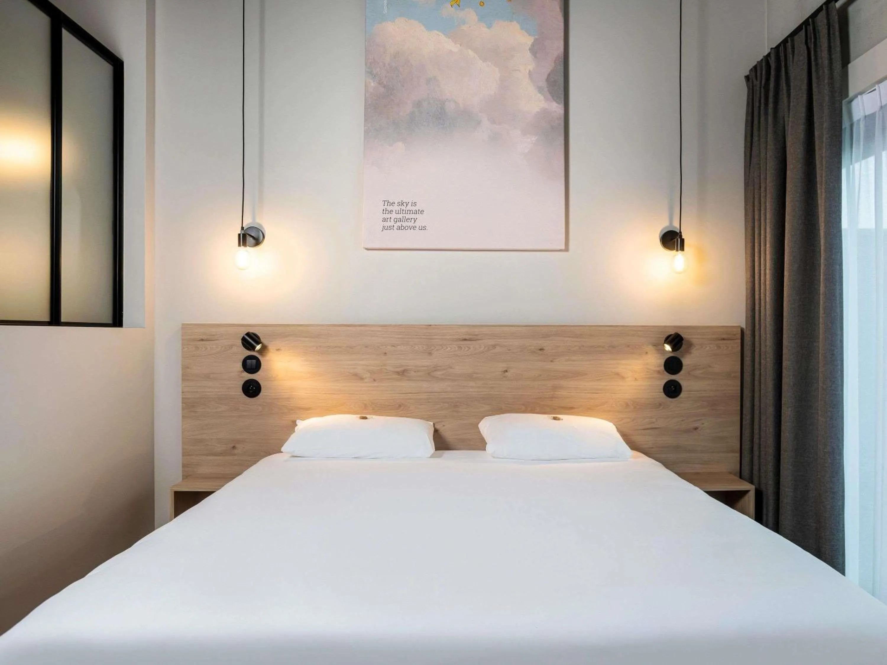 Bedroom, Bed in ibis Styles Namur