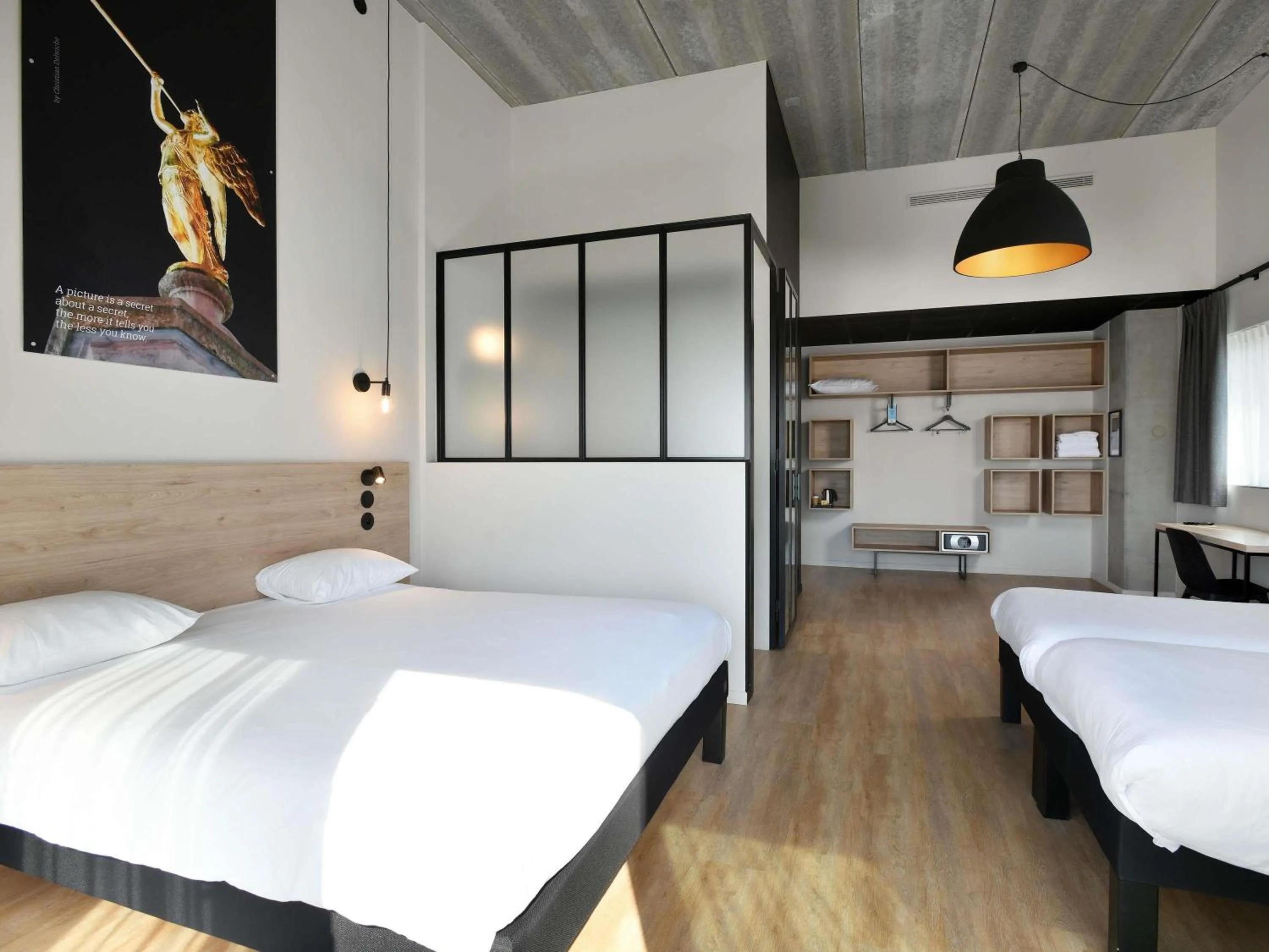 Bedroom, Bed in ibis Styles Namur