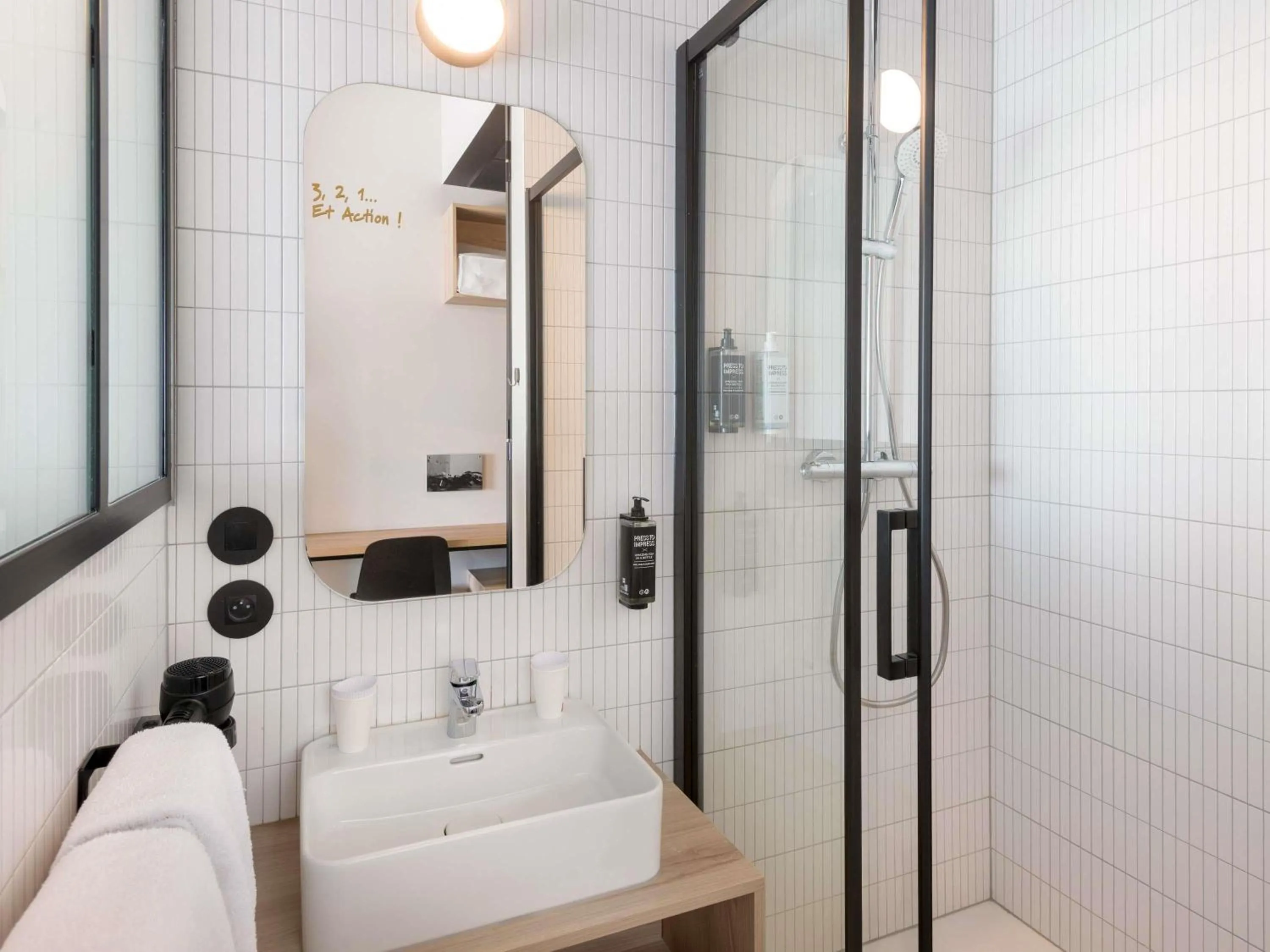 Bedroom in ibis Styles Namur