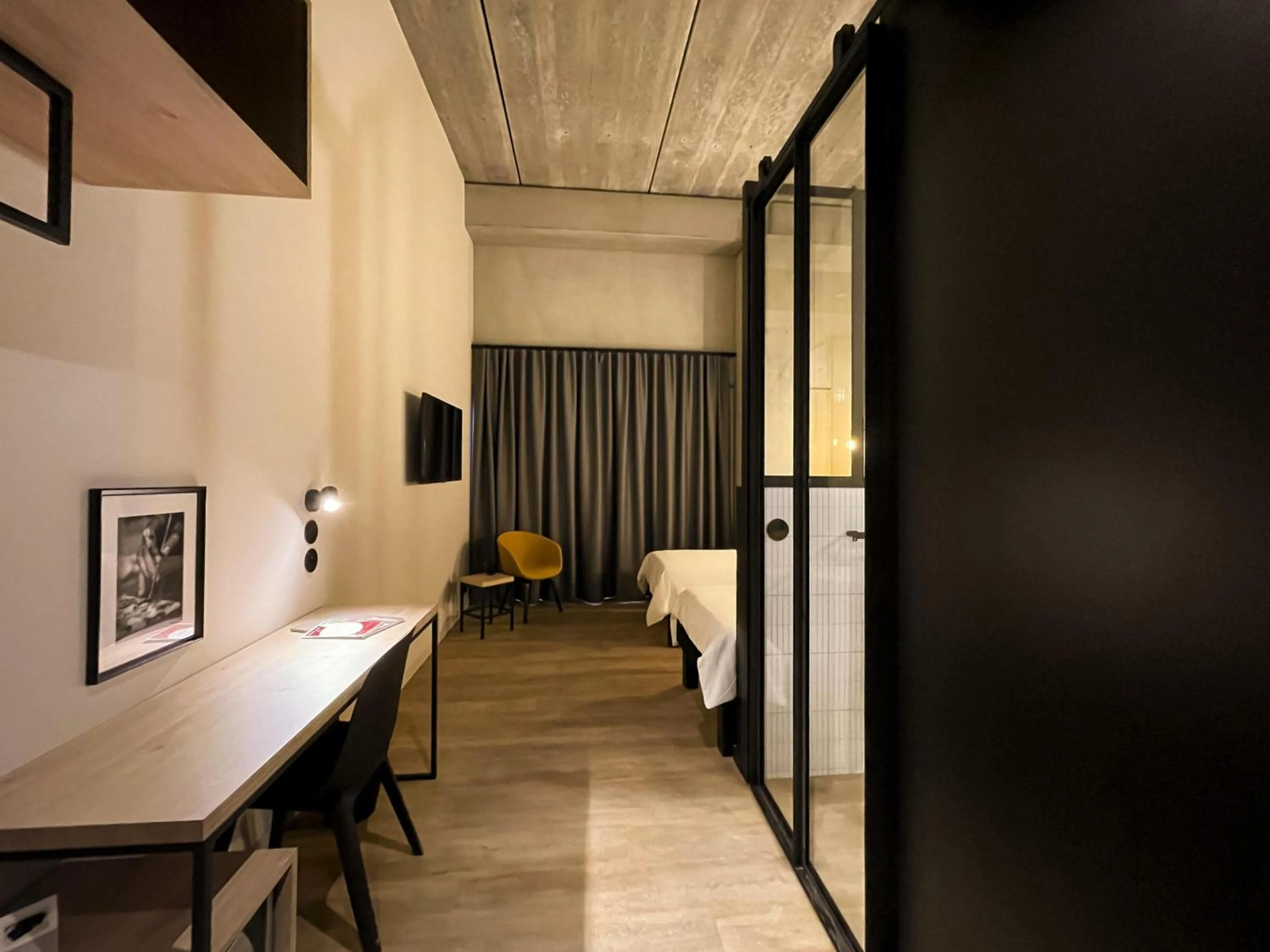 Bedroom, Bed in ibis Styles Namur