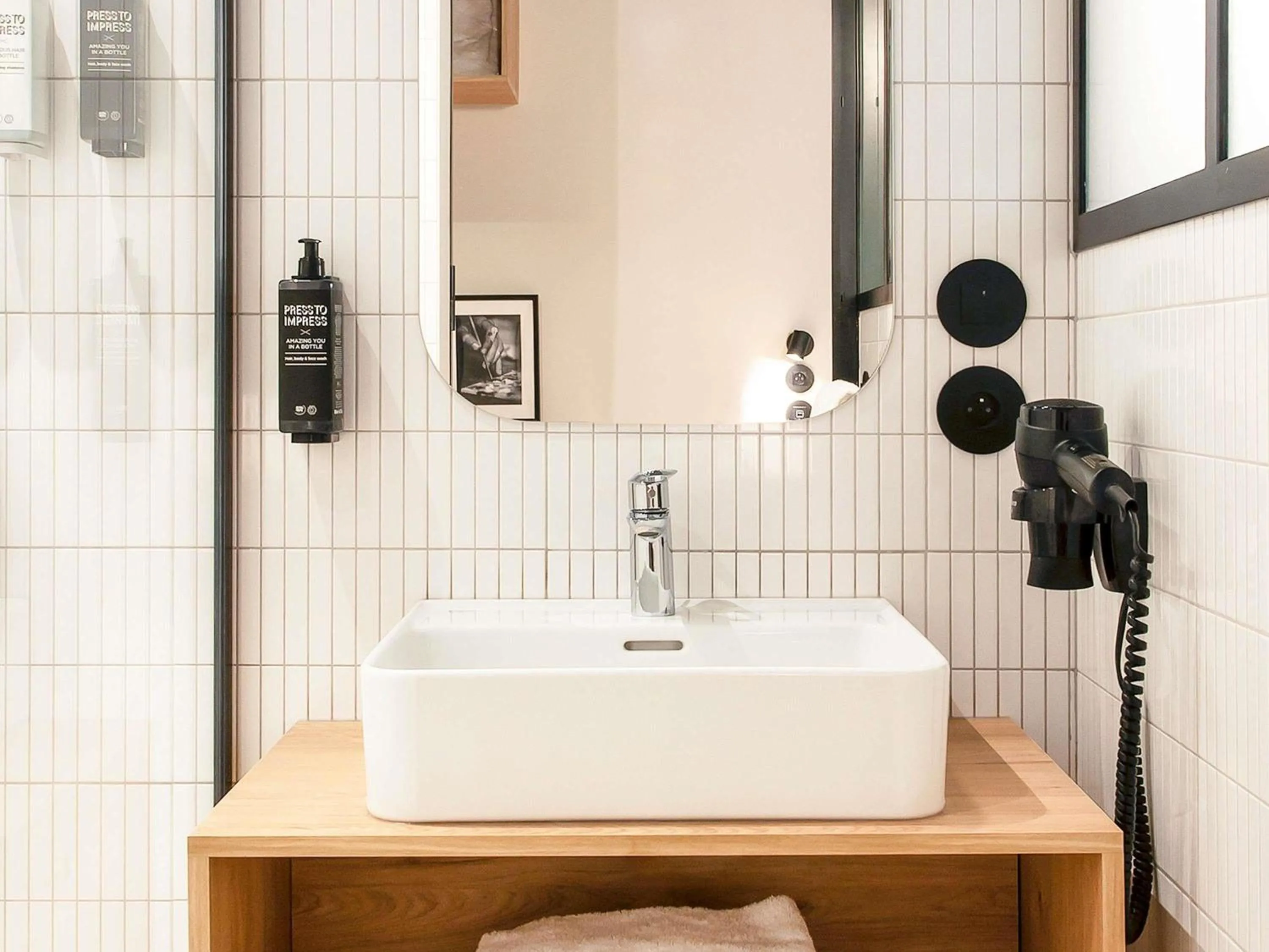 Bedroom in ibis Styles Namur