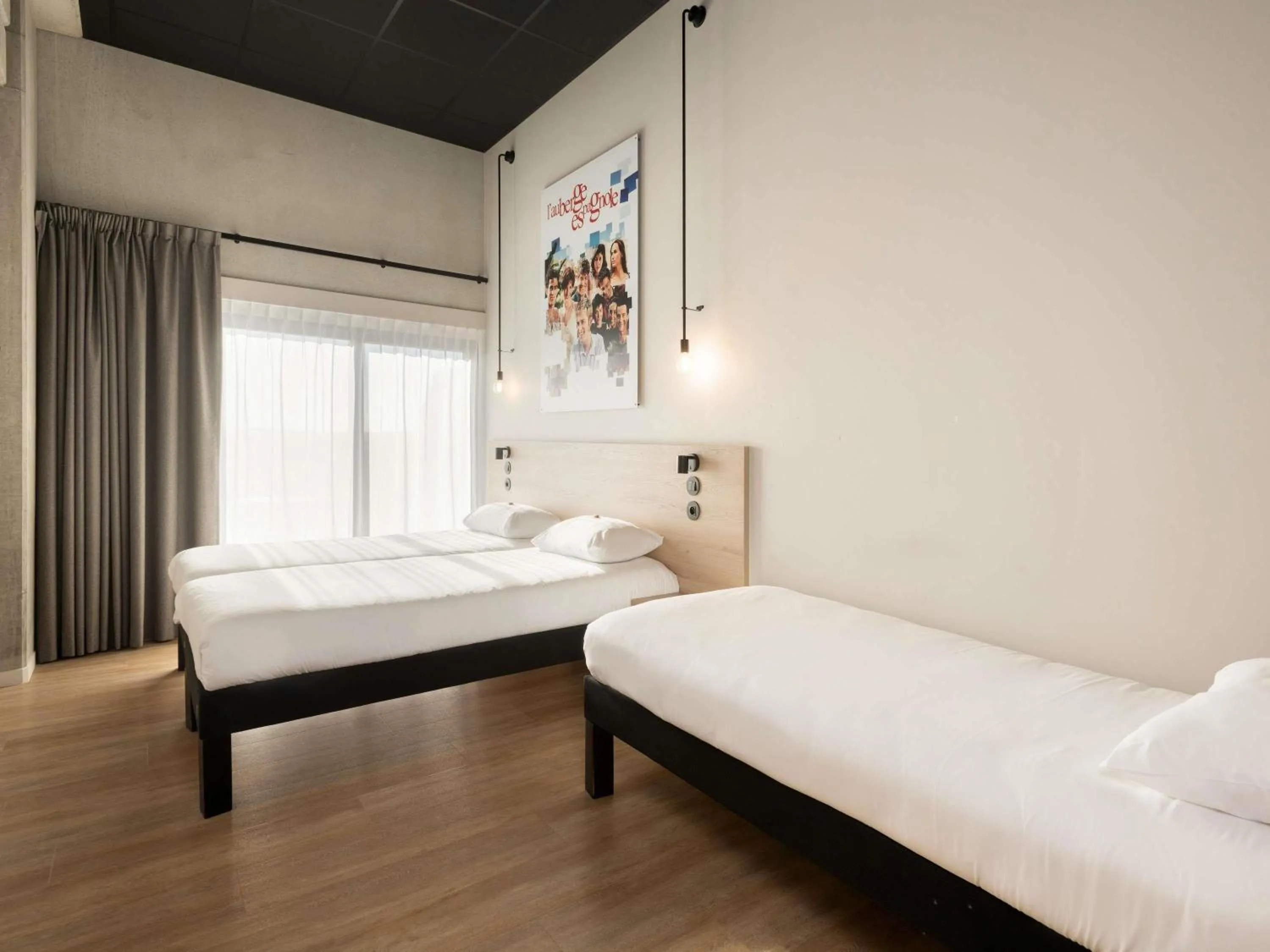Bedroom, Bed in ibis Styles Namur