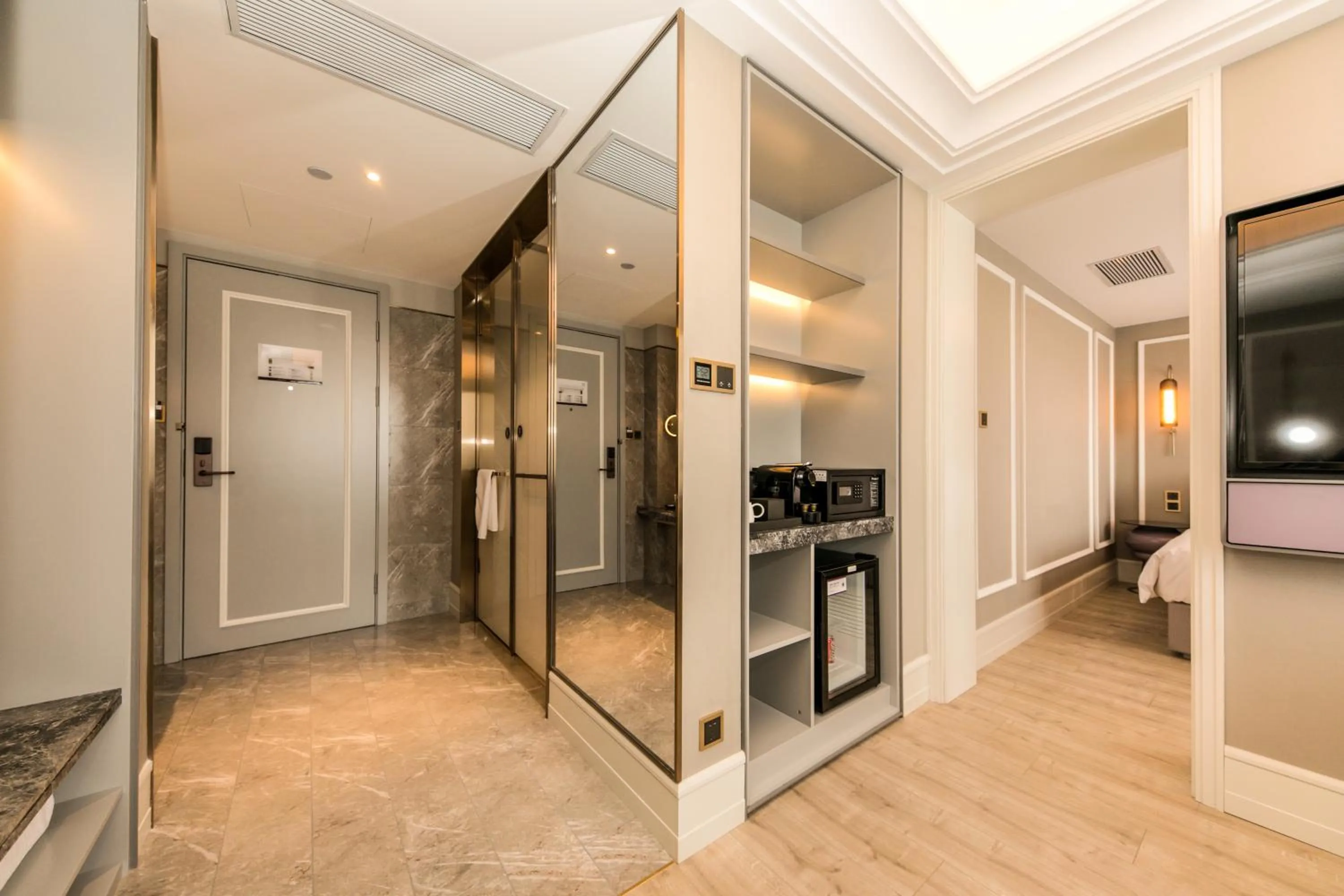 minibar in Mercure Xian City Centre