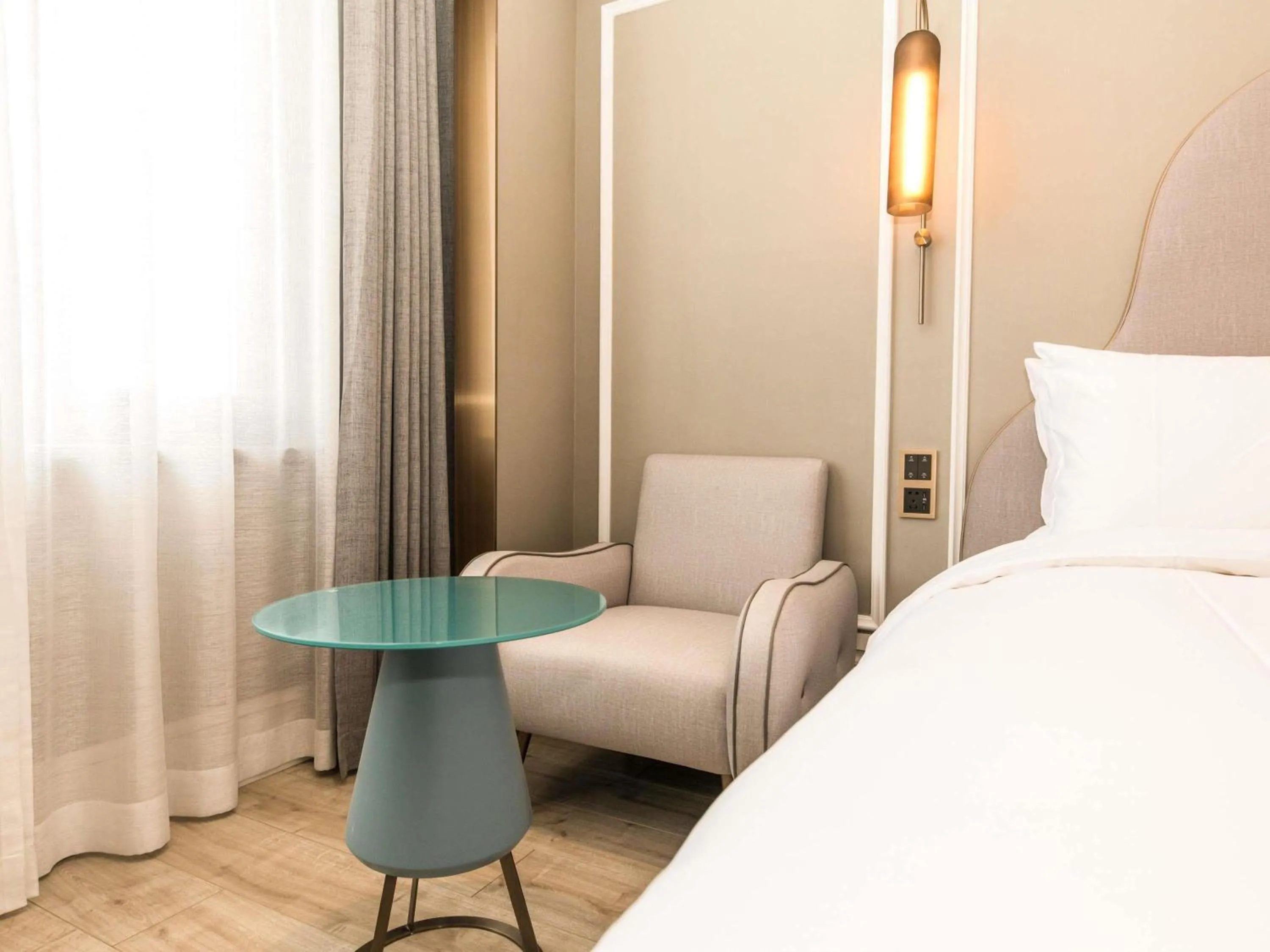 Bedroom, Bed in Mercure Xian City Centre