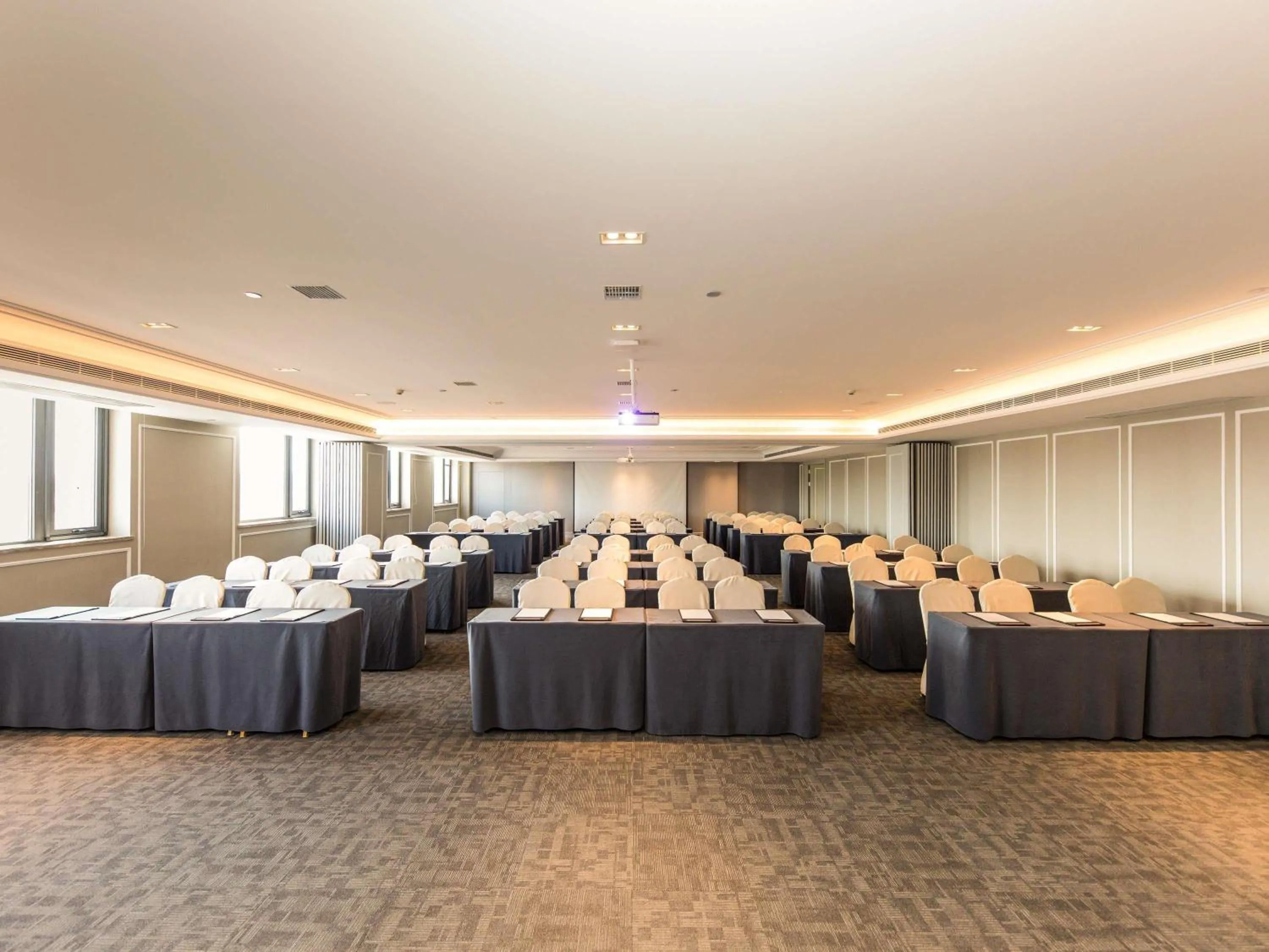 Meeting/conference room in Mercure Xian City Centre