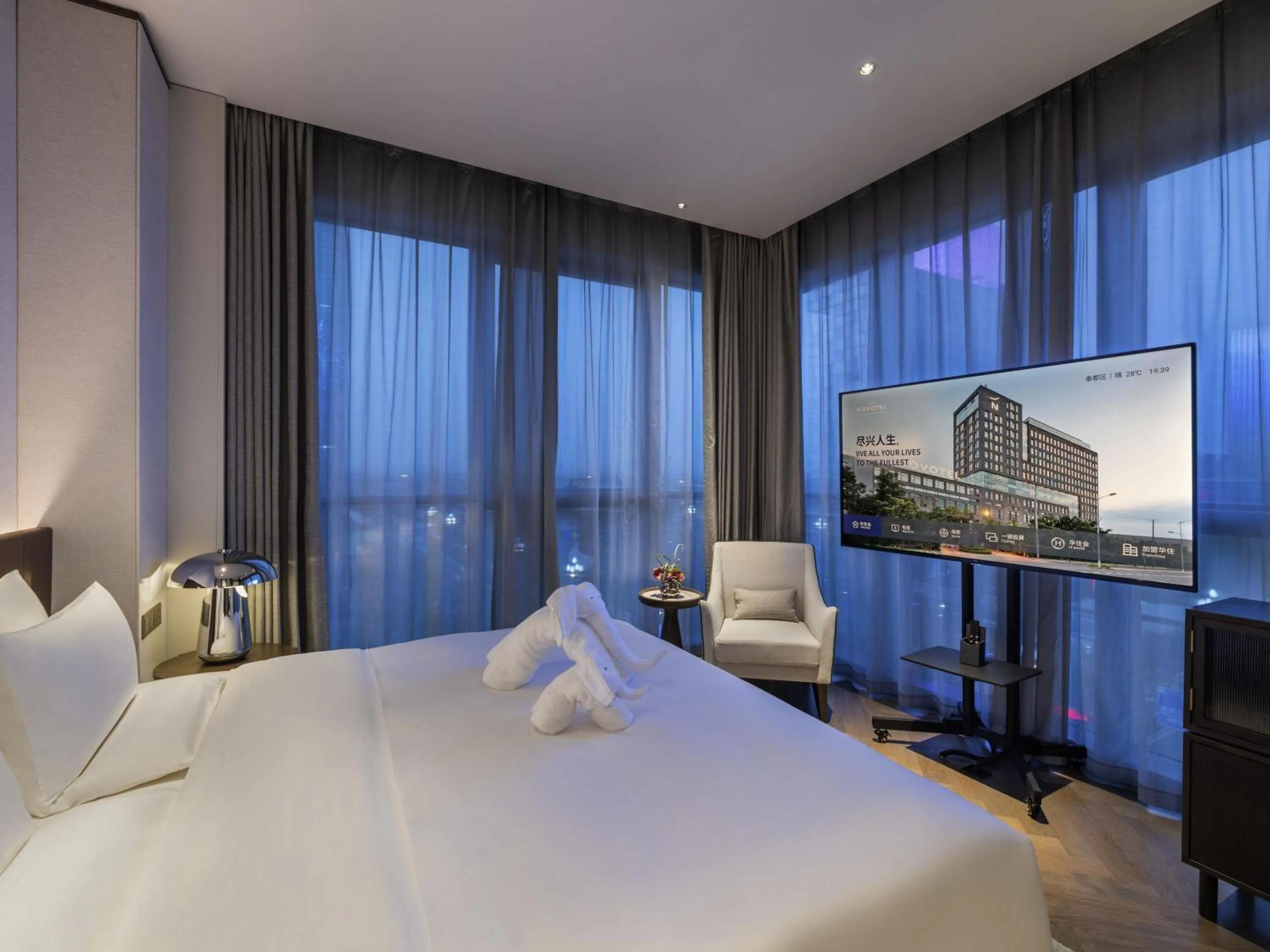 Bedroom, Bed in Novotel Xian Xixian