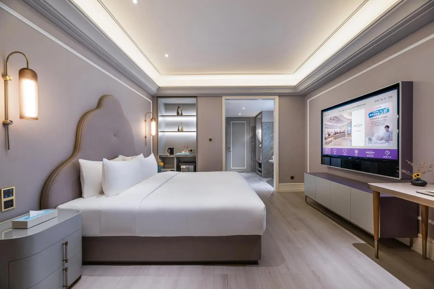 Deluxe King Room - single occupancy in Mercure Yan'an Downtown Deluxe King Room - single occupancy in Mercure Yan'an Downtown