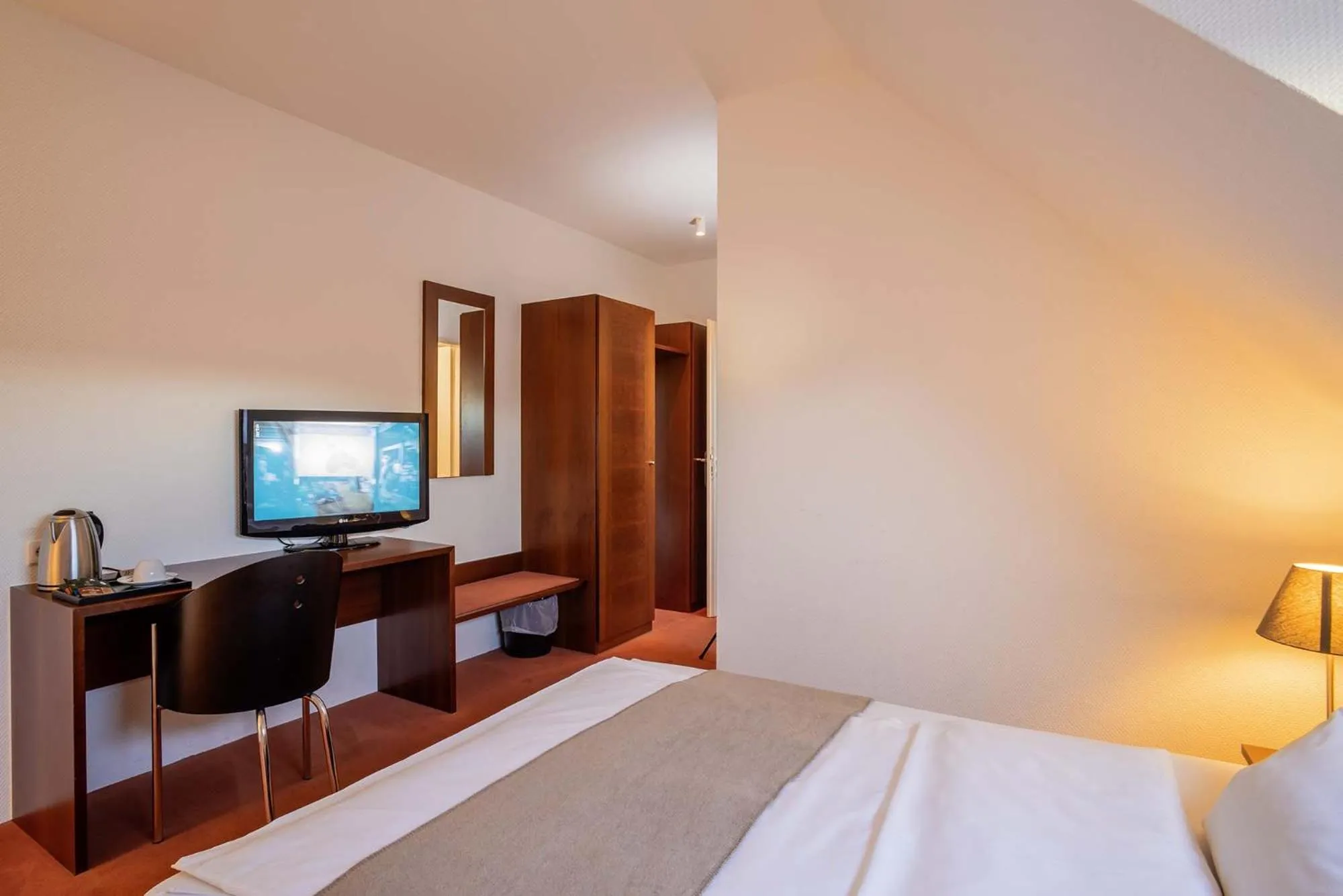 Photo of the whole room, Bed in Hotel Reckord