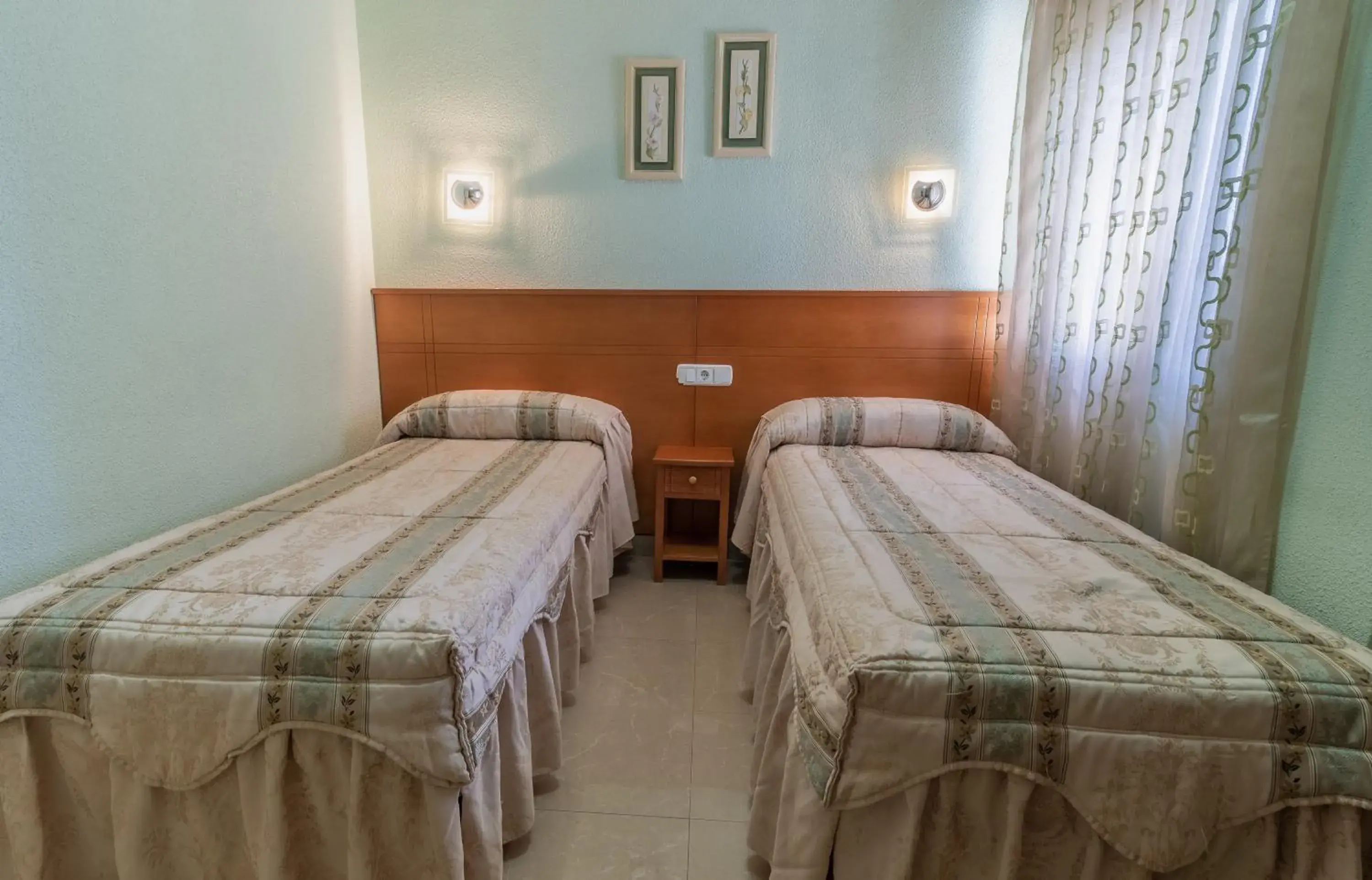 Twin Room with Private Bathroom in Pensión Isabel by Vivere Stays Twin Room with Private Bathroom in Pensión Isabel by Vivere Stays