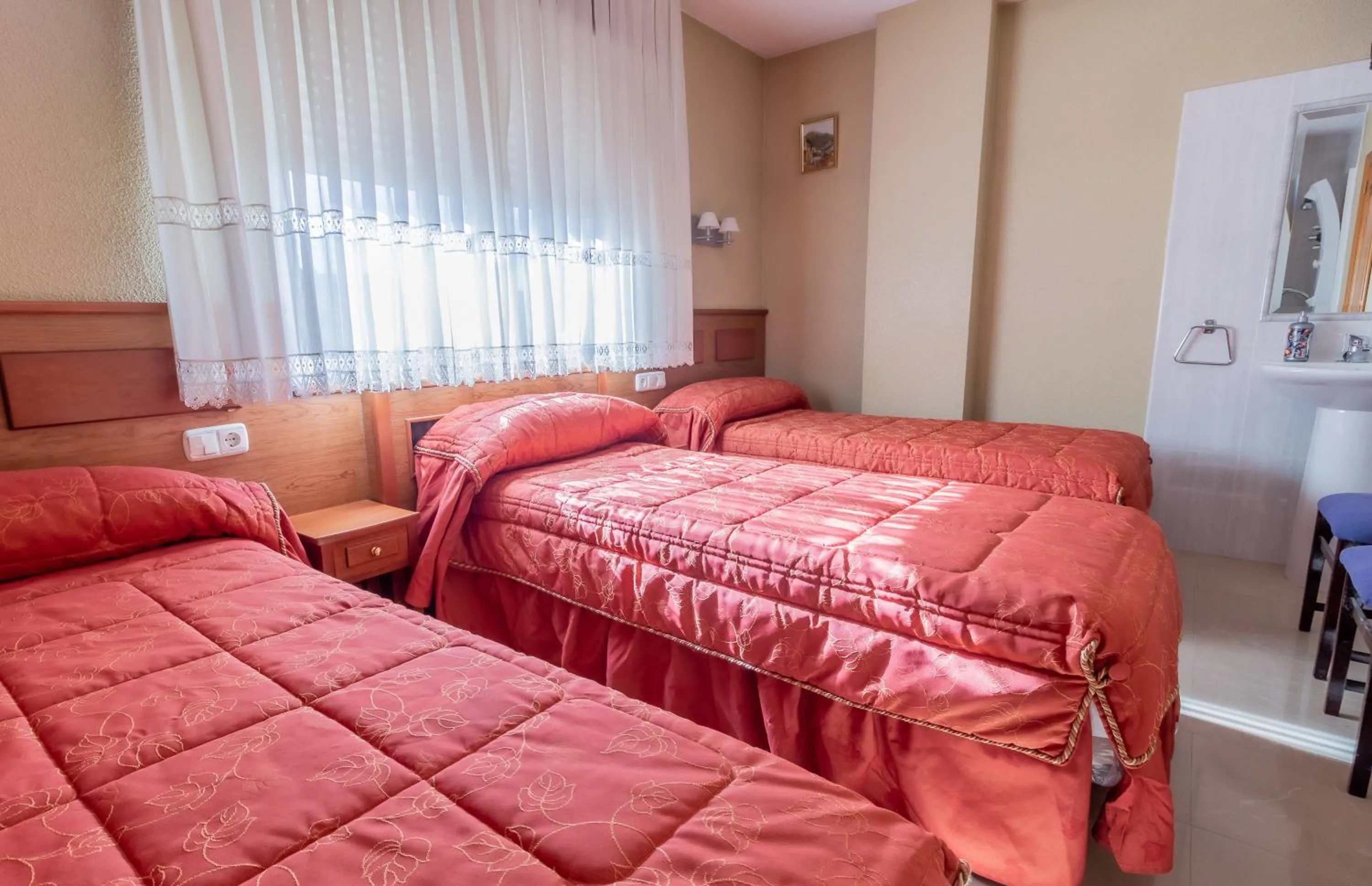 Photo of the whole room, Bed in Pensión Isabel by Vivere Stays