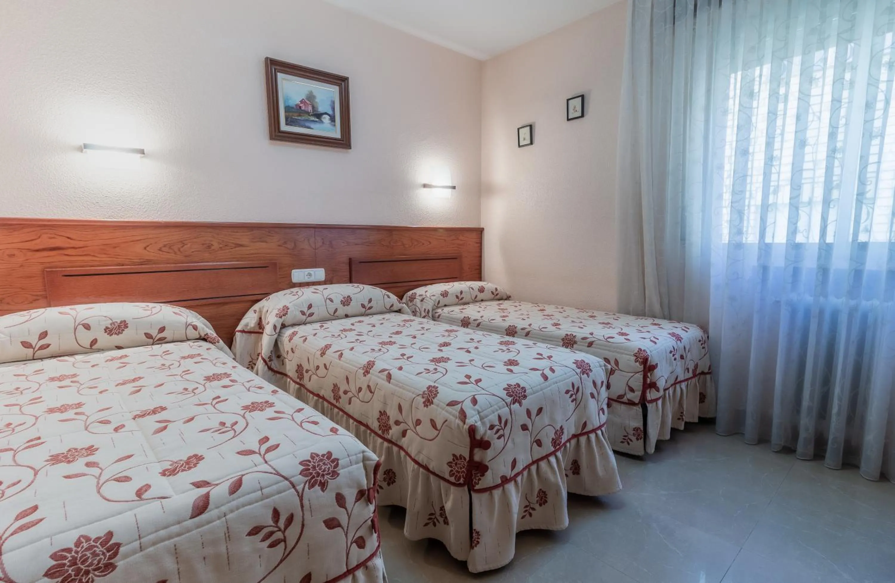 Photo of the whole room, Bed in Pensión Isabel by Vivere Stays
