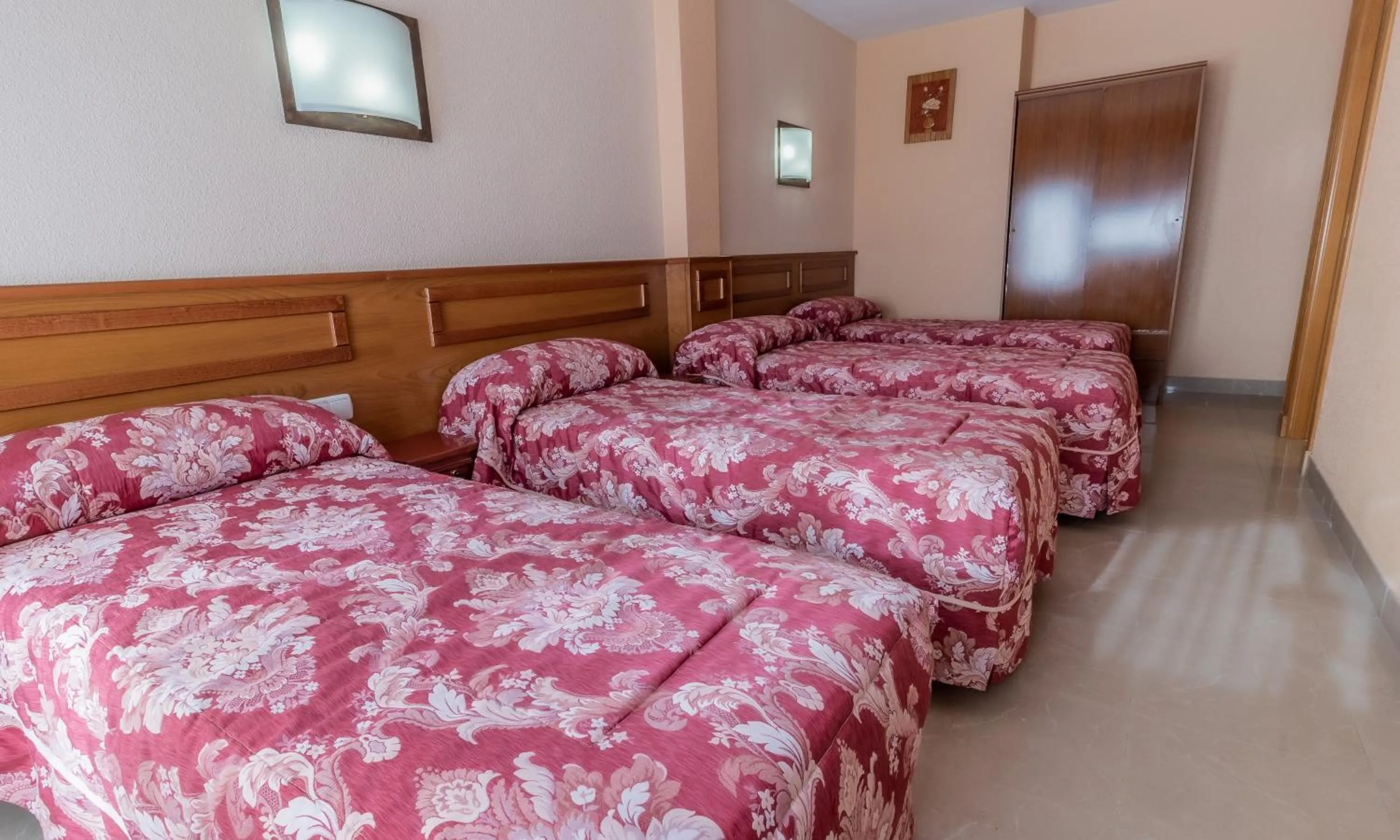 Photo of the whole room, Bed in Pensión Isabel by Vivere Stays