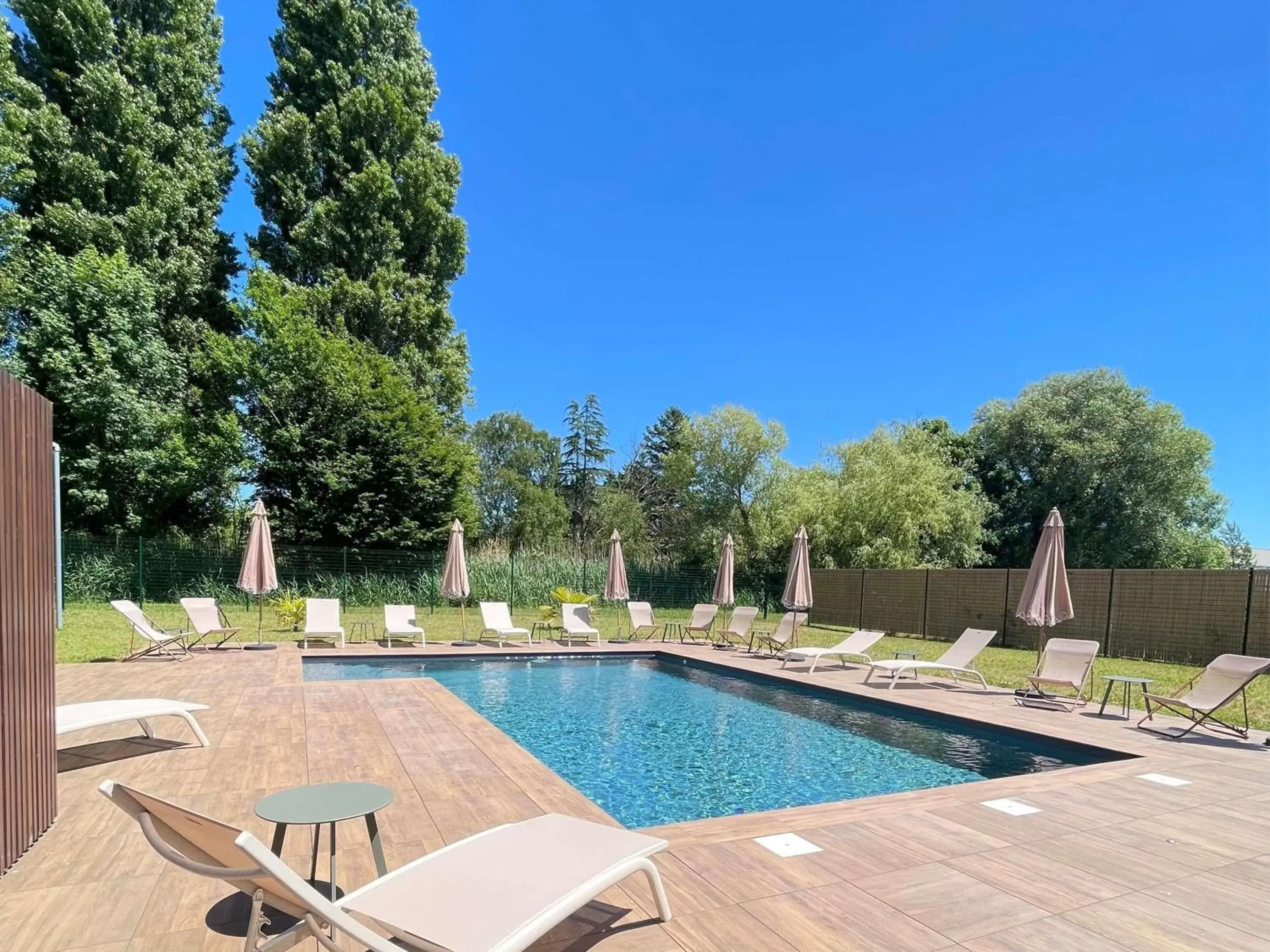 Pool view in ibis Styles Contres-Cheverny Pool view in ibis Styles Contres-Cheverny