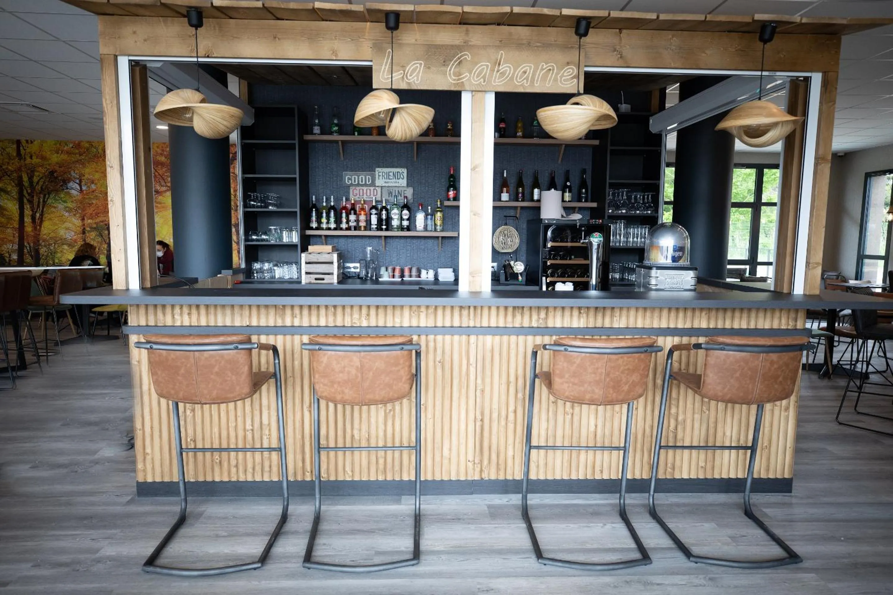 Communal lounge/ TV room in ibis Styles Contres-Cheverny