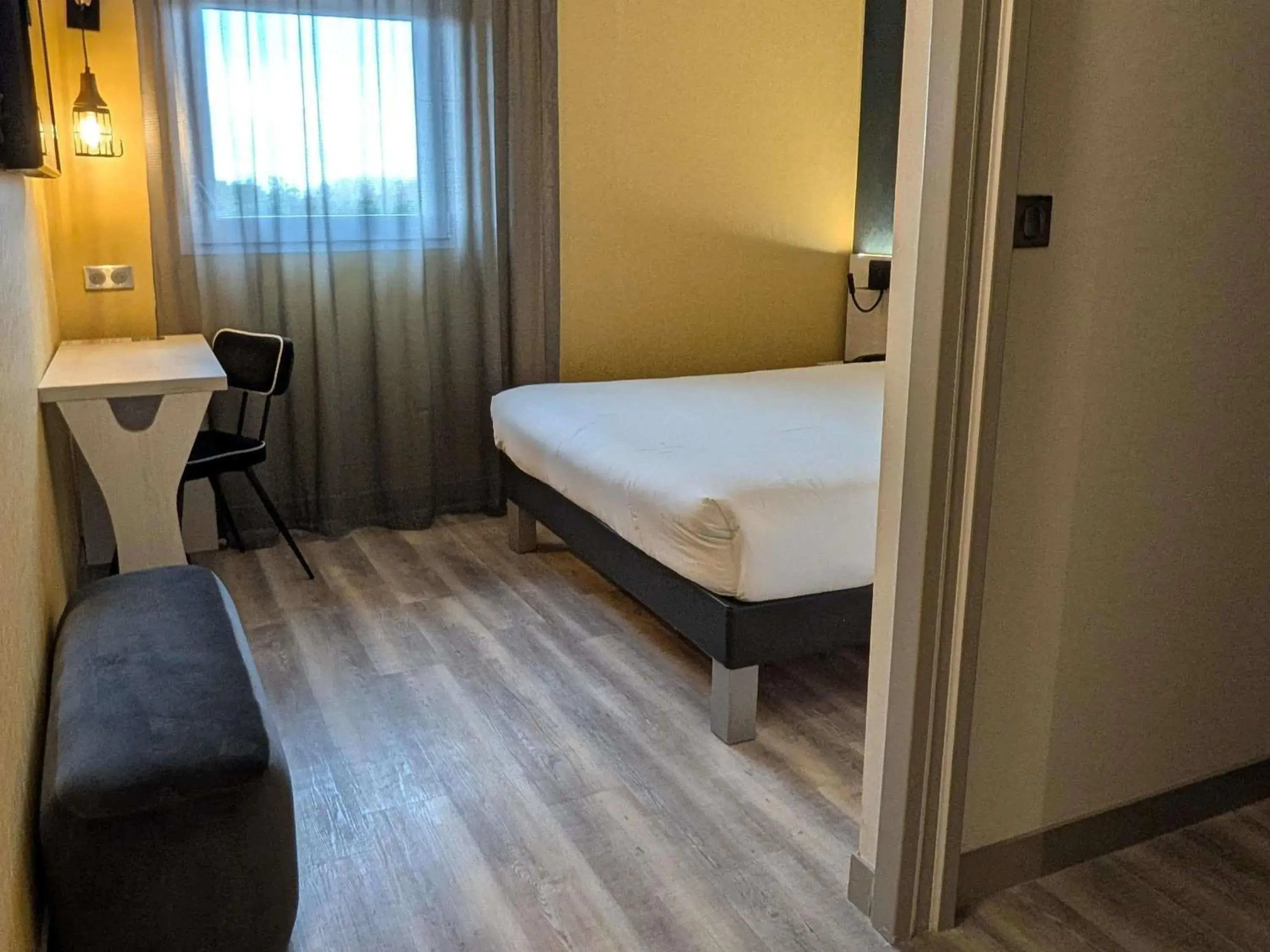 Bedroom, Bed in ibis Styles Contres-Cheverny Bedroom, Bed in ibis Styles Contres-Cheverny
