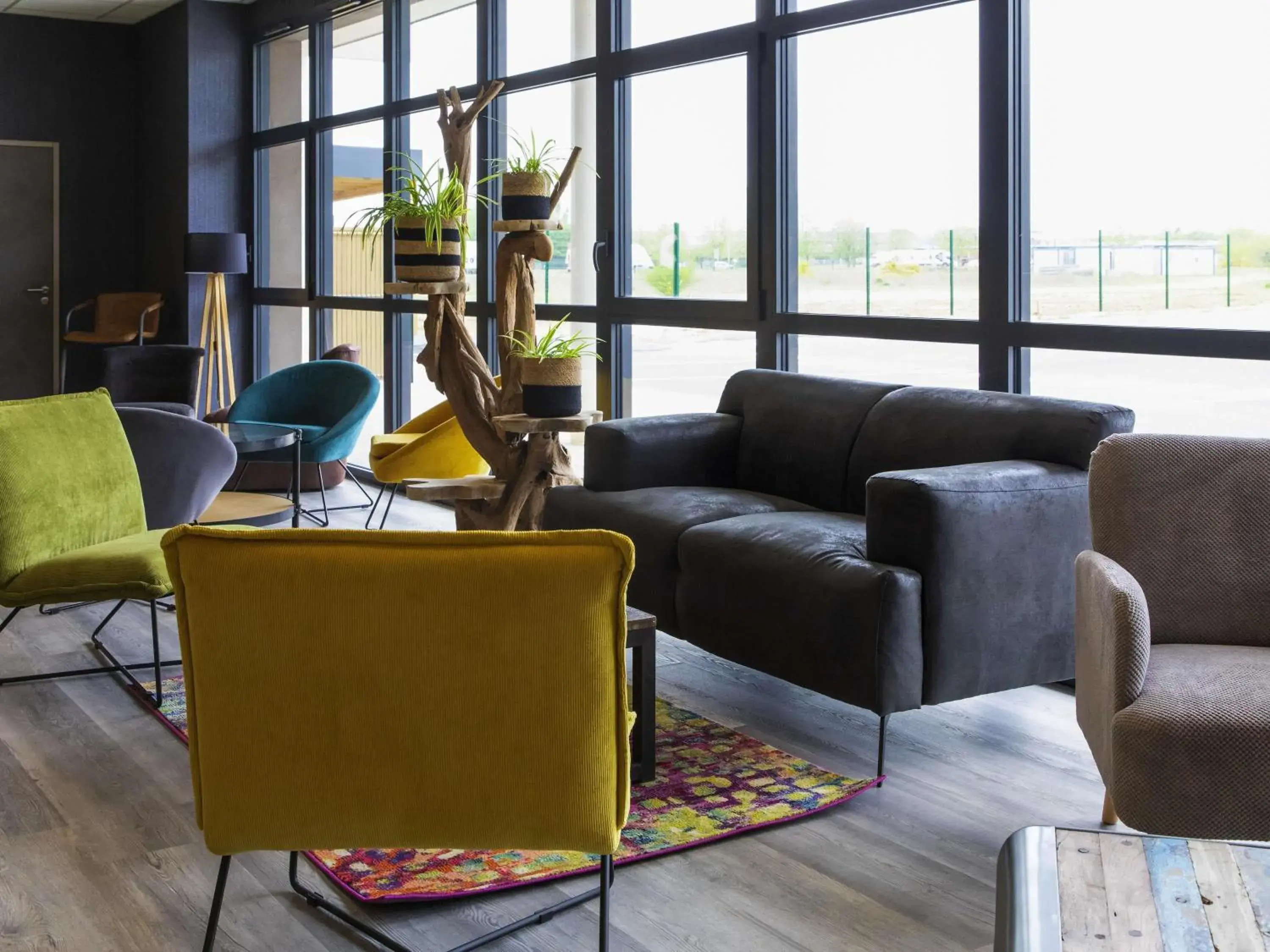Lounge or bar in ibis Styles Contres-Cheverny Lounge or bar in ibis Styles Contres-Cheverny