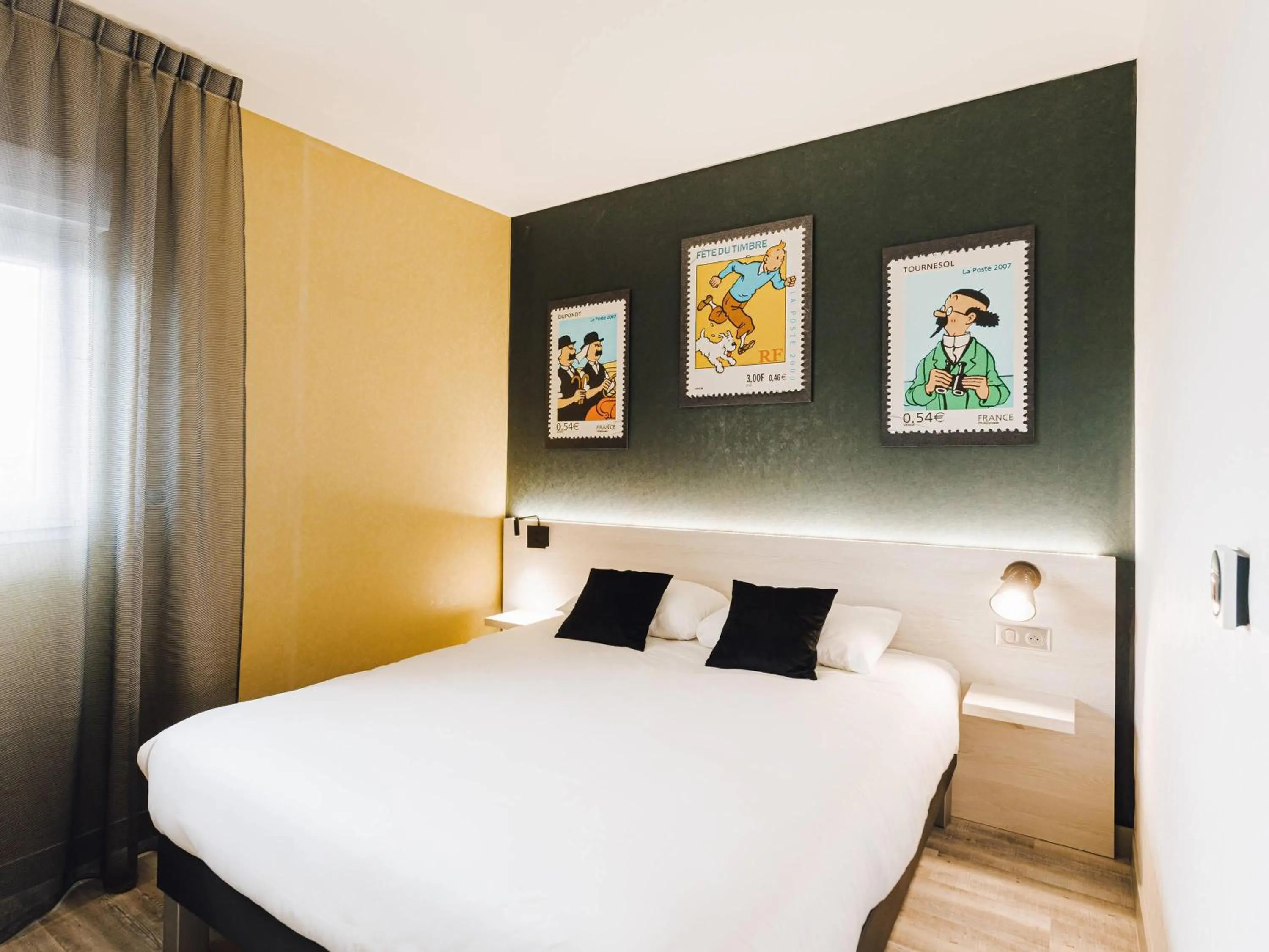 Bedroom, Bed in ibis Styles Contres-Cheverny