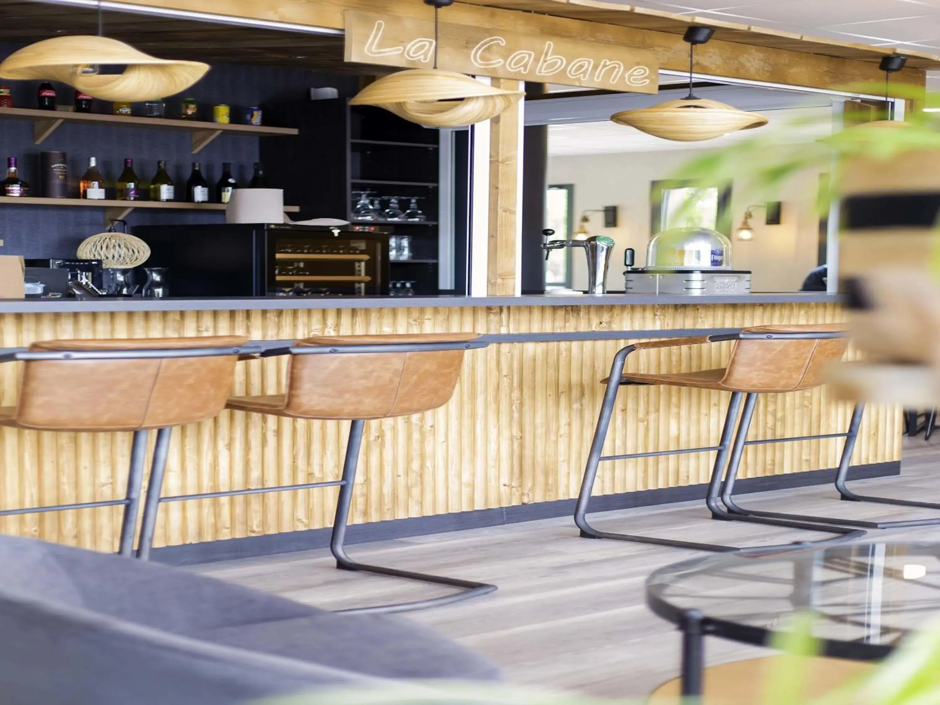 Lounge or bar in ibis Styles Contres-Cheverny Lounge or bar in ibis Styles Contres-Cheverny