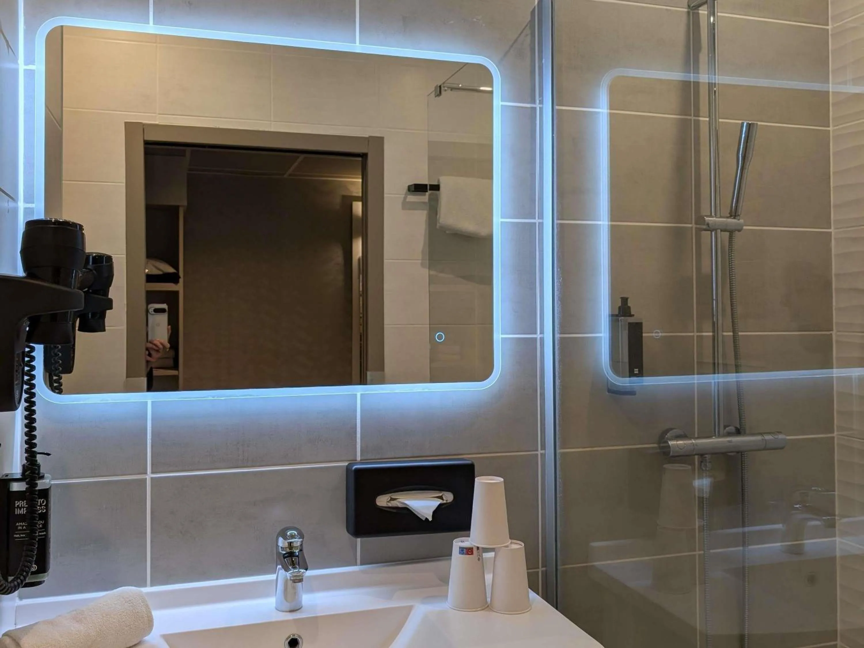 Bedroom in ibis Styles Contres-Cheverny